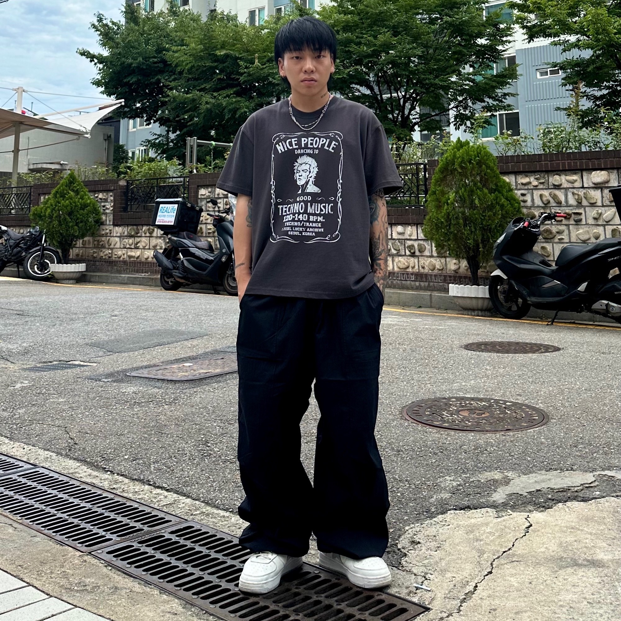 BAPE x JJJJound Bape Sta Low White Light Grey 착용 스타일 - 2