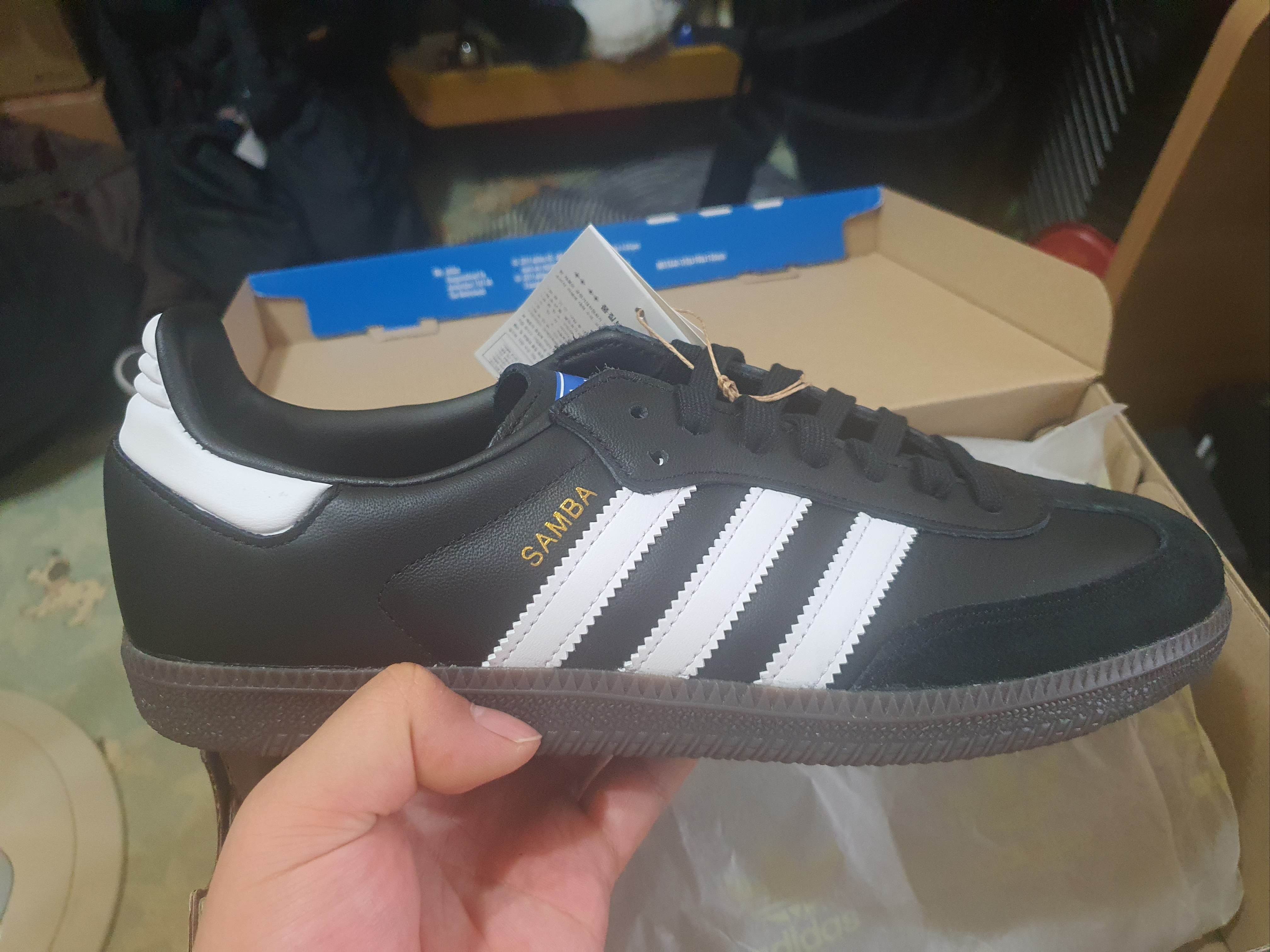 Adidas Samba OG Black White Gum 착용 스타일