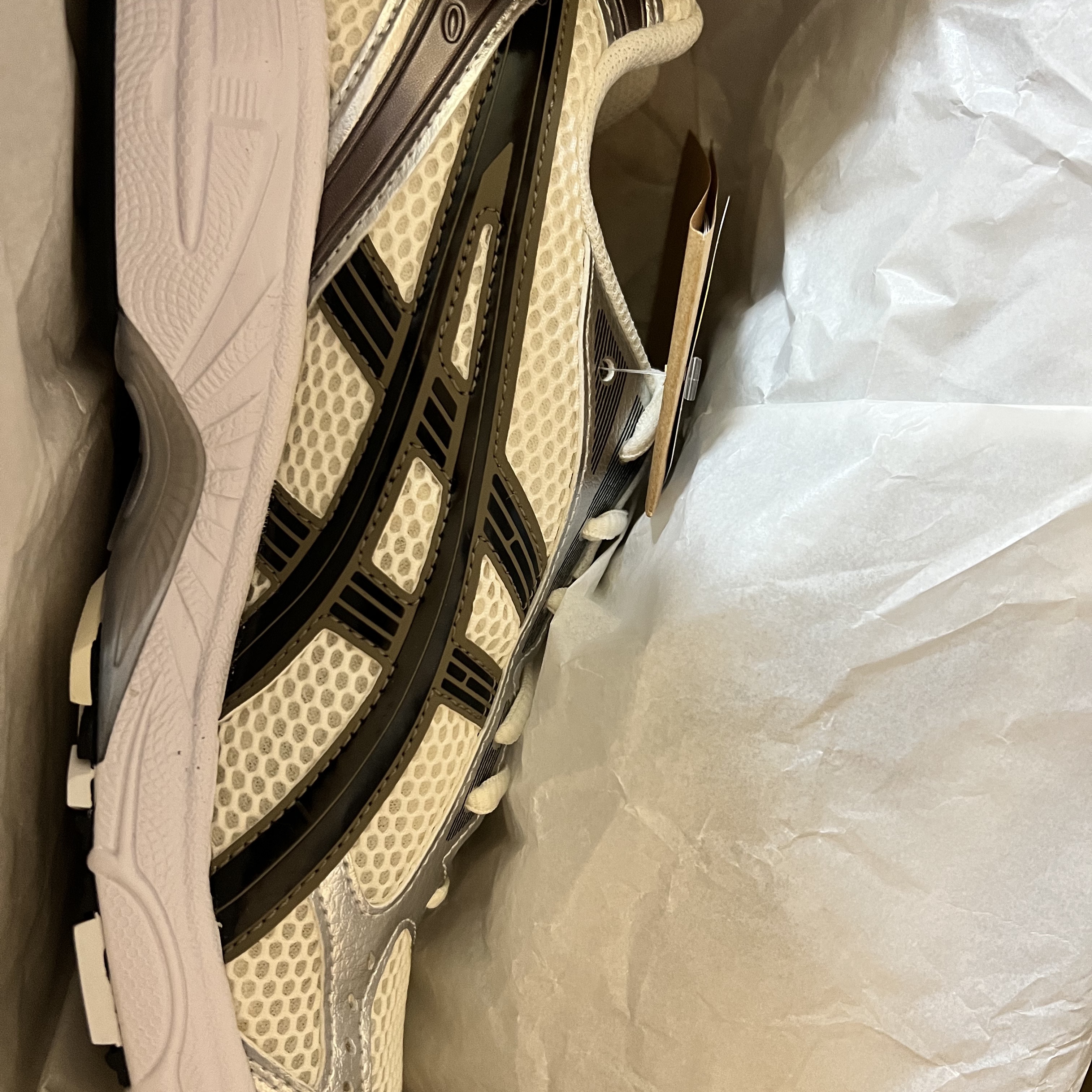 Asics Gel-Kayano 14 Cream Black 착용 스타일