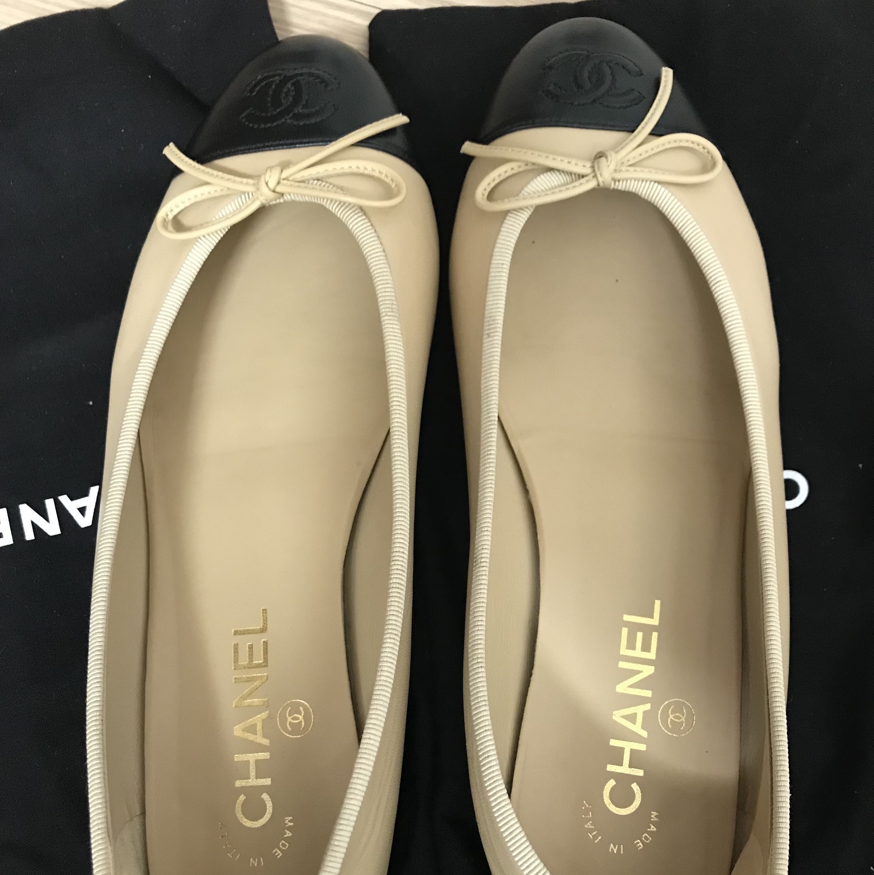 (W) Chanel Ballerina Flat Lambskin & Beige Black 착용 스타일 - 2