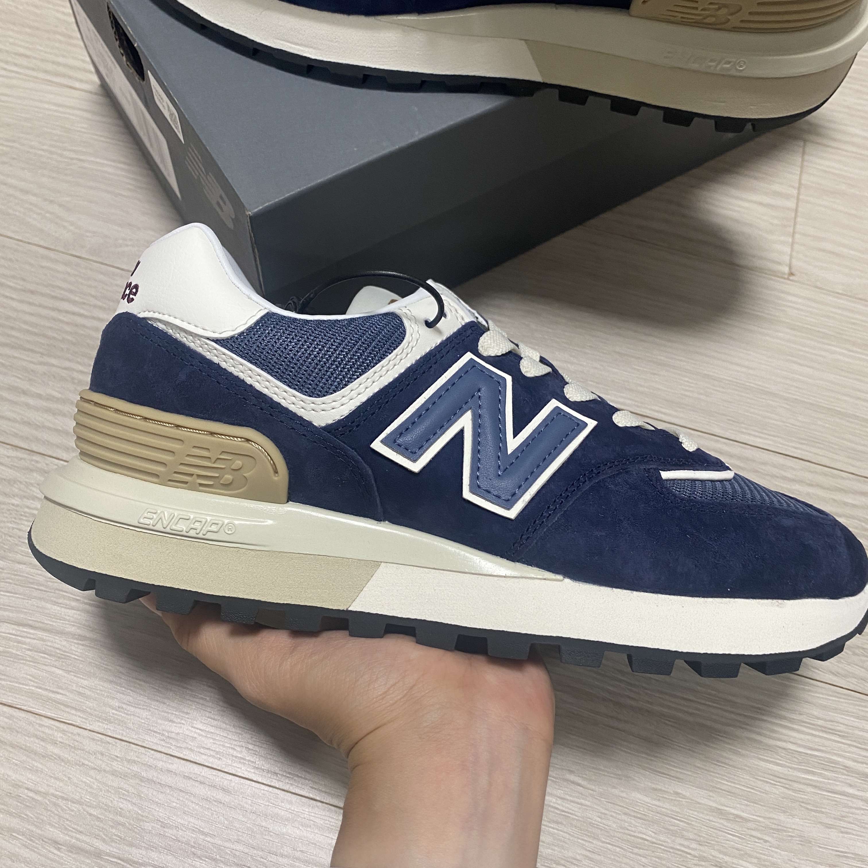 New Balance 574 Legacy Navy 착용 스타일 - 3