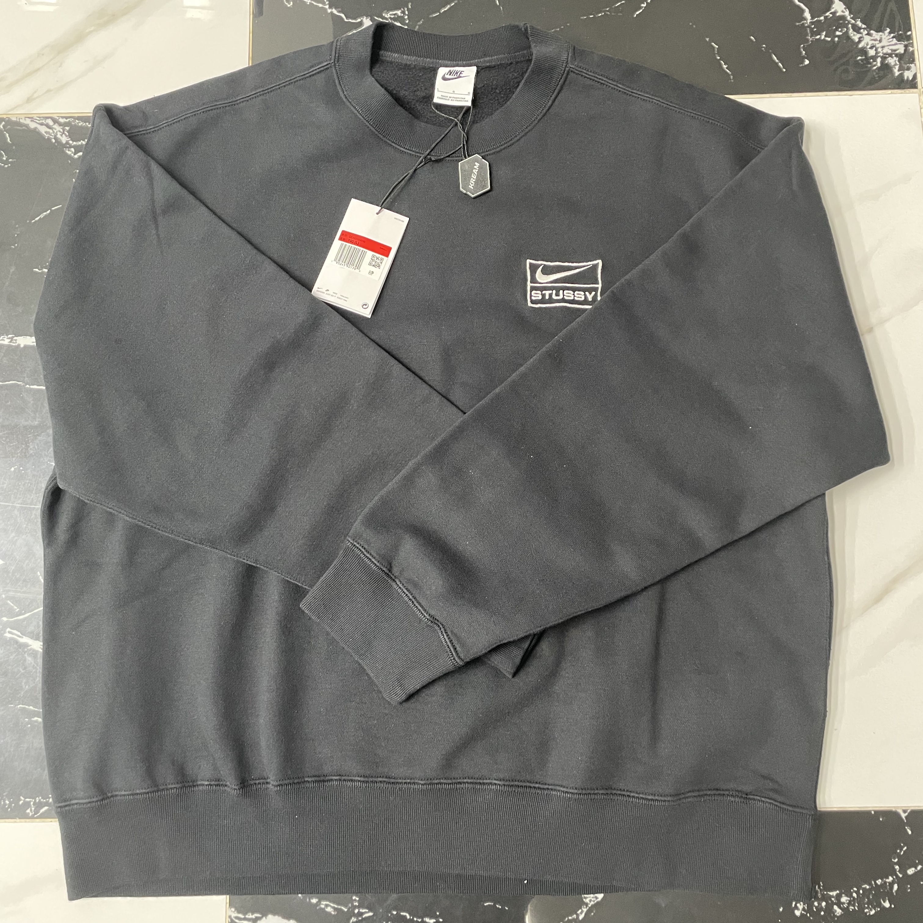 Nike x Stussy NRG Washed Fleece Crewneck Black (DO5310-010) 착용 스타일 - 1