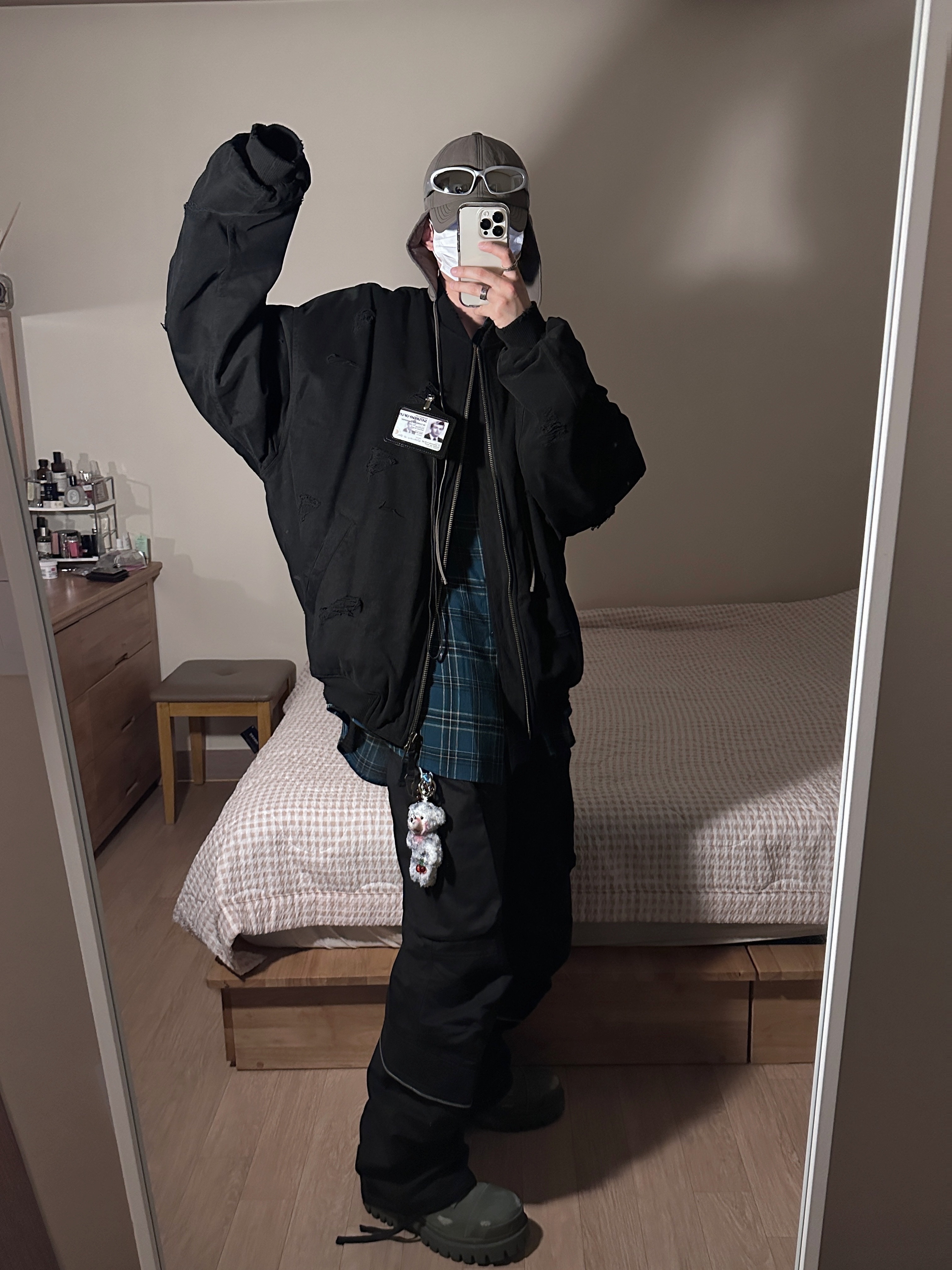 Balenciaga Combat Strike 20mm Boot Kaki, Farfromwhat Far Round Cargo Pants Black 착용 스타일 - 3