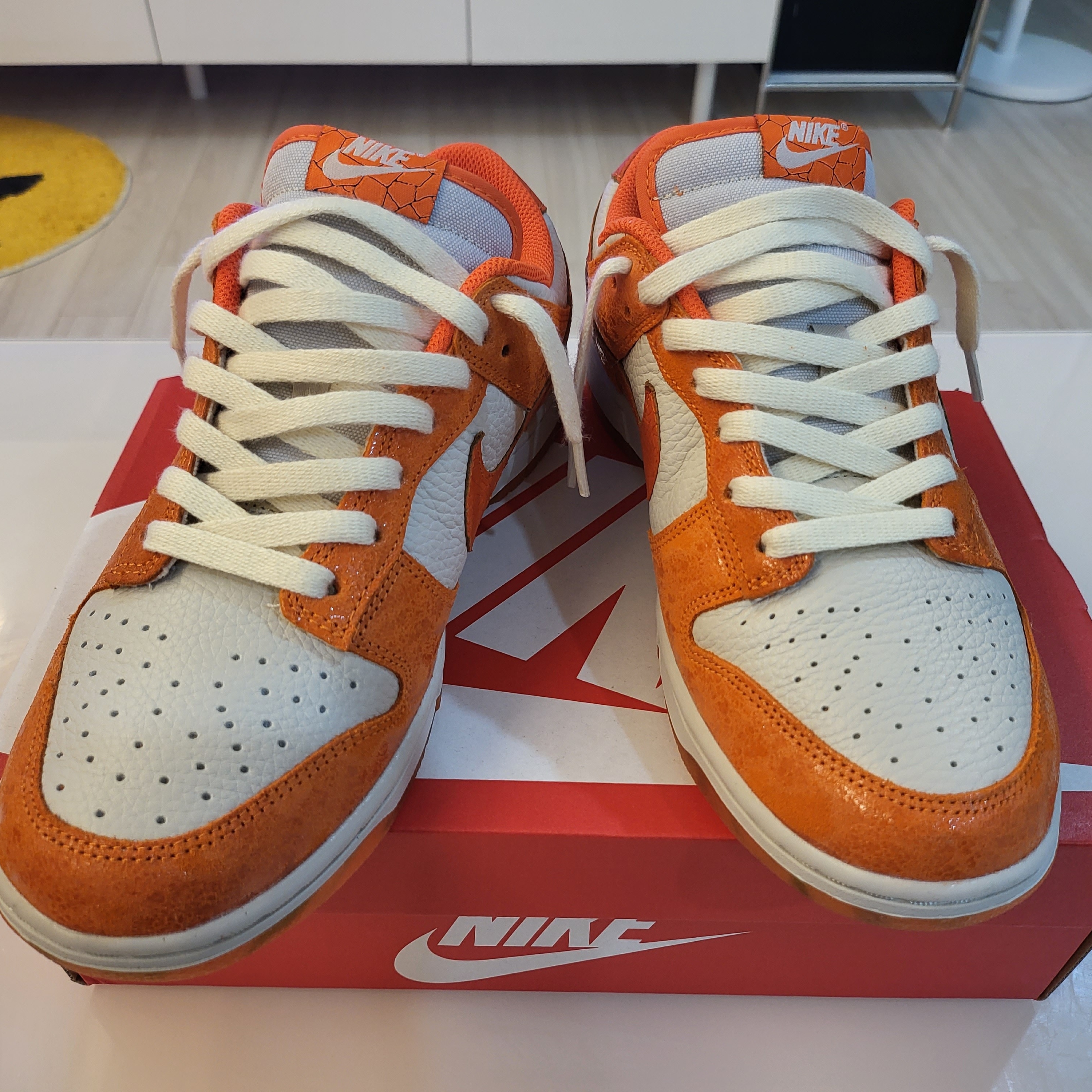 (W) Nike Dunk Low Total Orange 착용 스타일 - 2