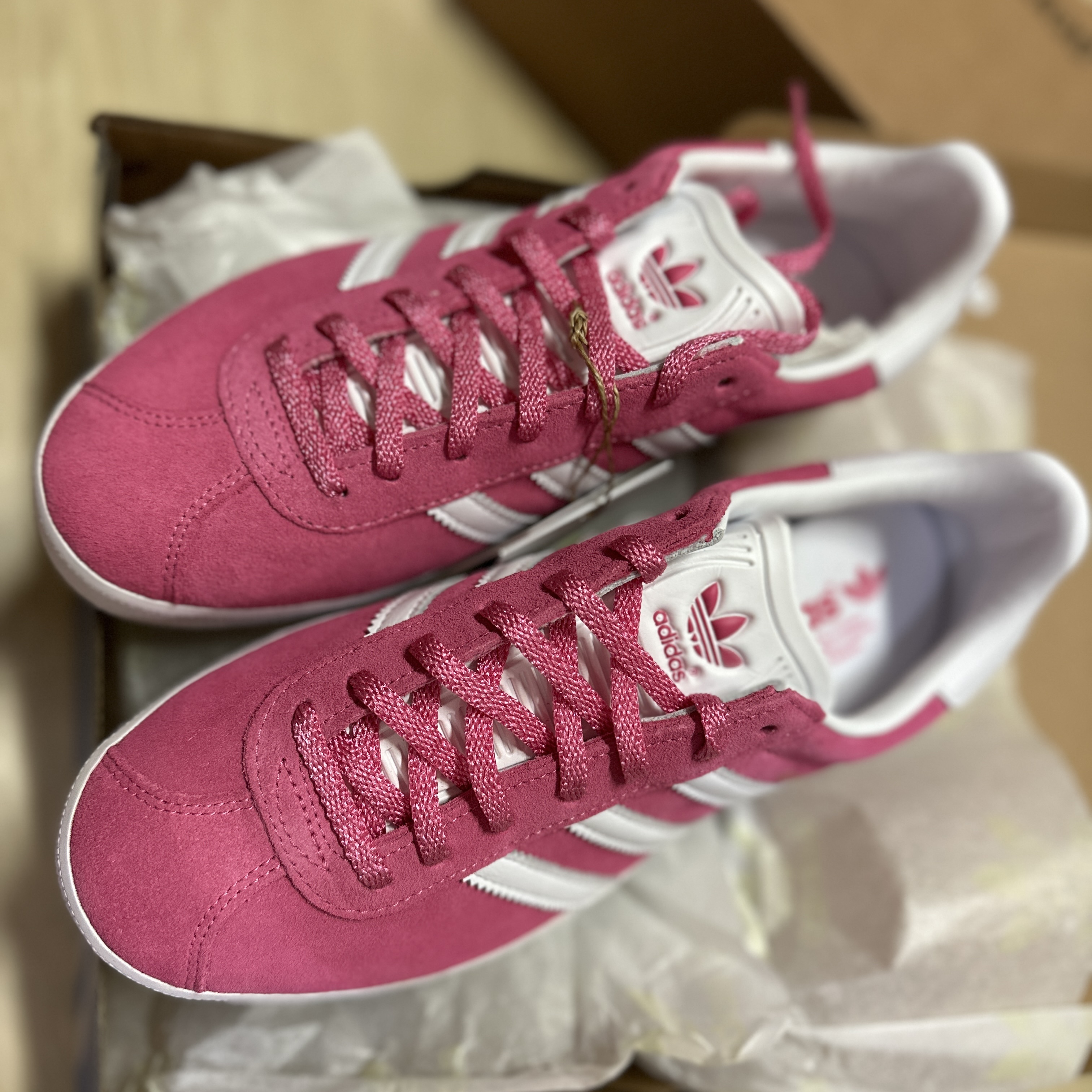 Adidas Gazelle 85 Pink Fusion Cloud White 착용 스타일 - 2