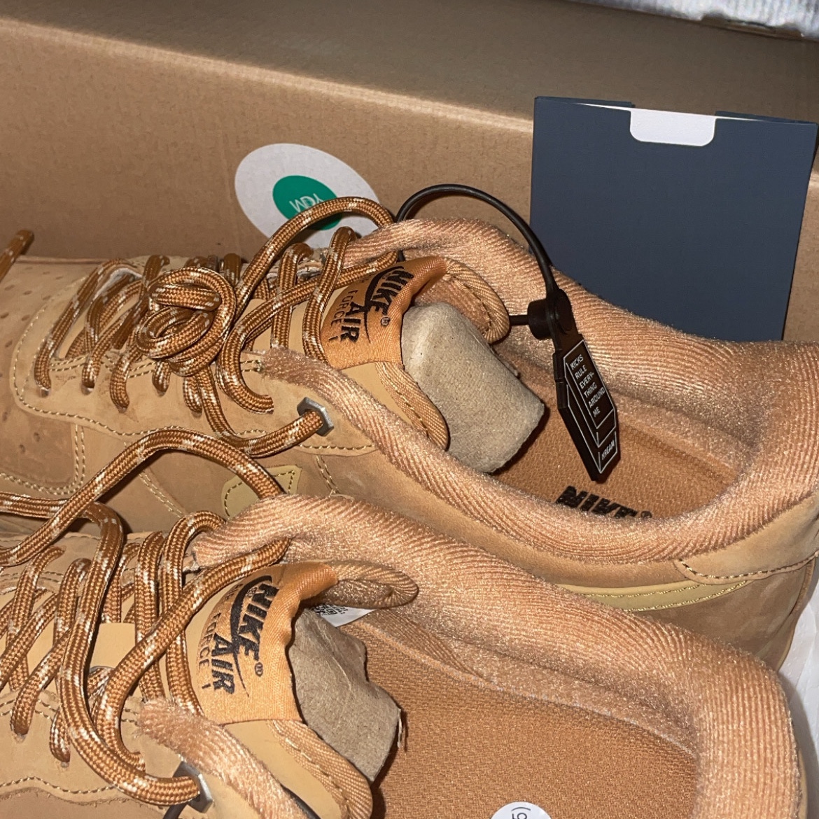 Nike Air Force 1 '07 WB Flax 착용 스타일