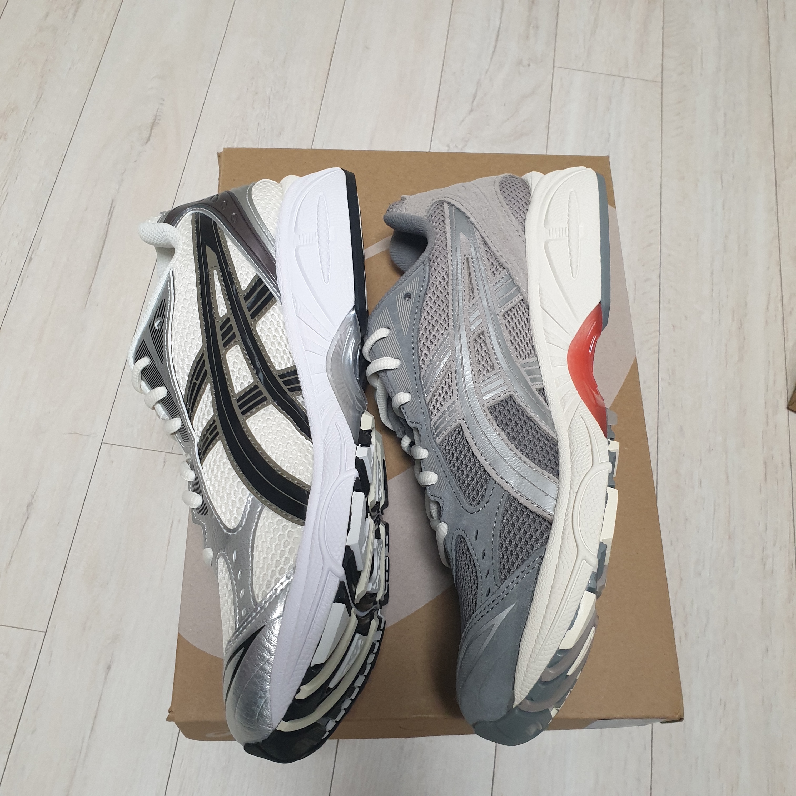 Asics Gel-Kayano 14 Cream Black, Asics Gel-Kayano 14 Clay Grey Pure Silver 착용 스타일 - 4