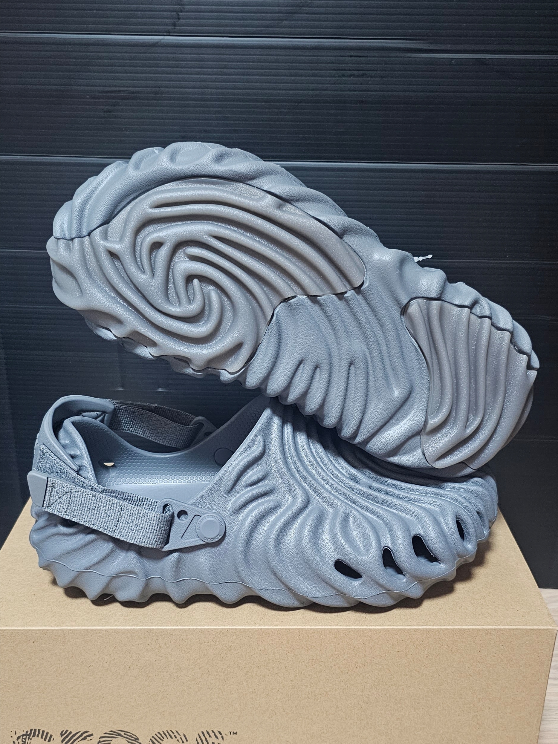Crocs x Salehe Bembury Pollex Clog Niagara 착용 스타일 - 5