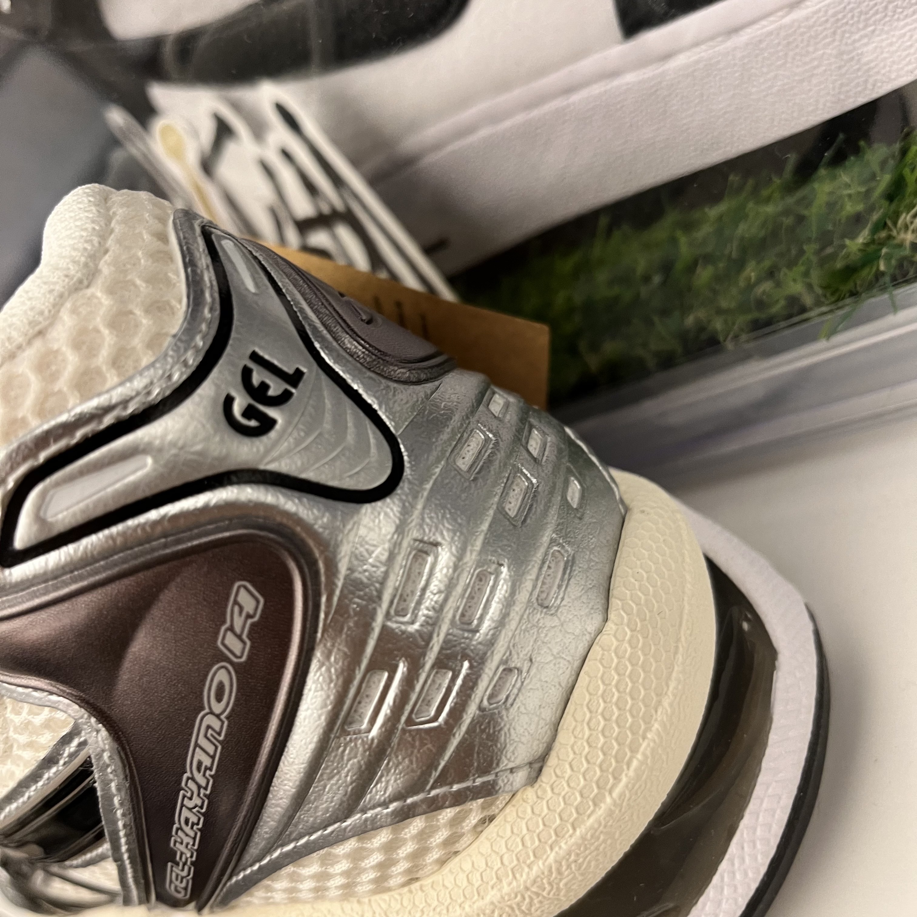 Asics Gel-Kayano 14 Cream Black 착용 스타일 - 2