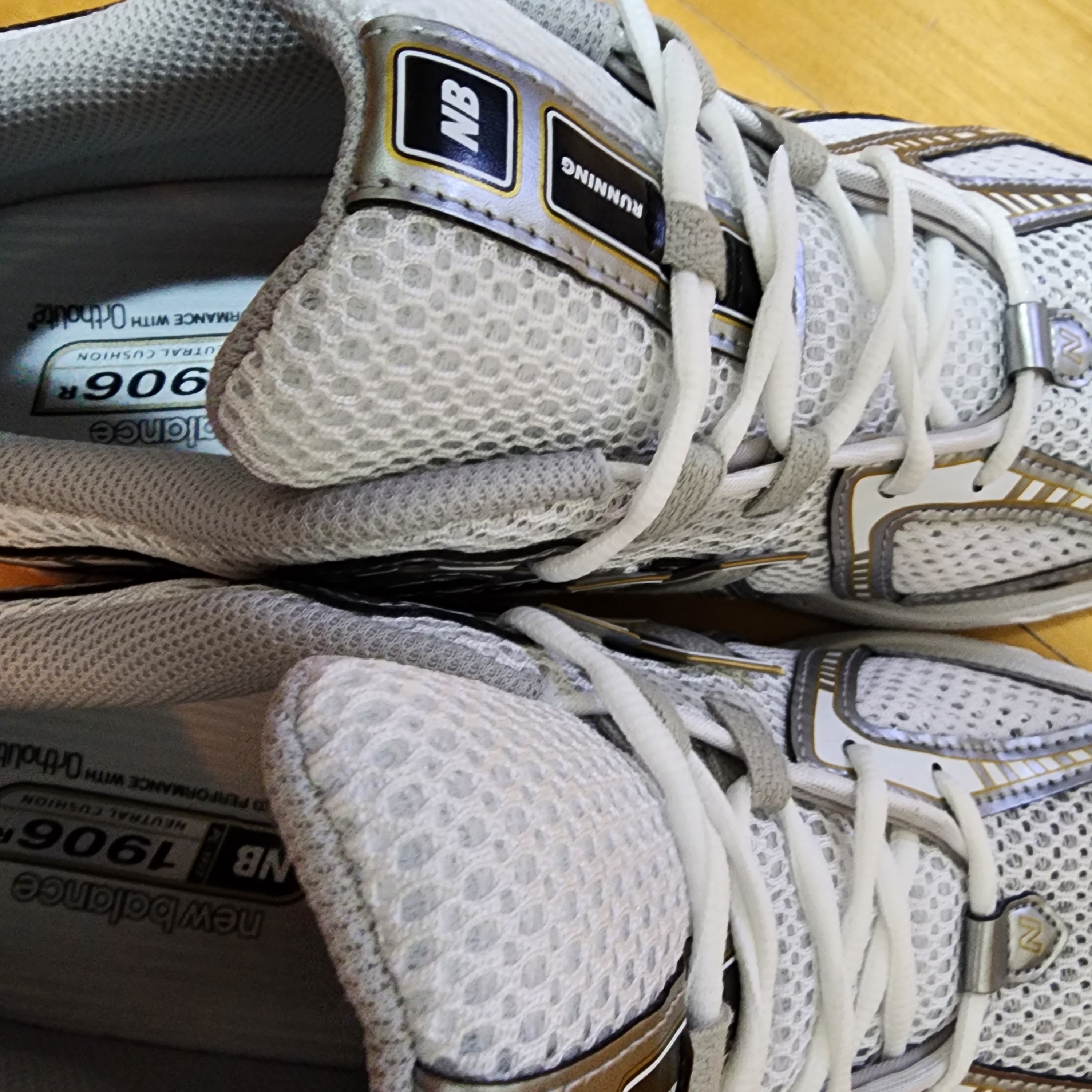 New Balance 1906R White Metallic Silver 착용 스타일