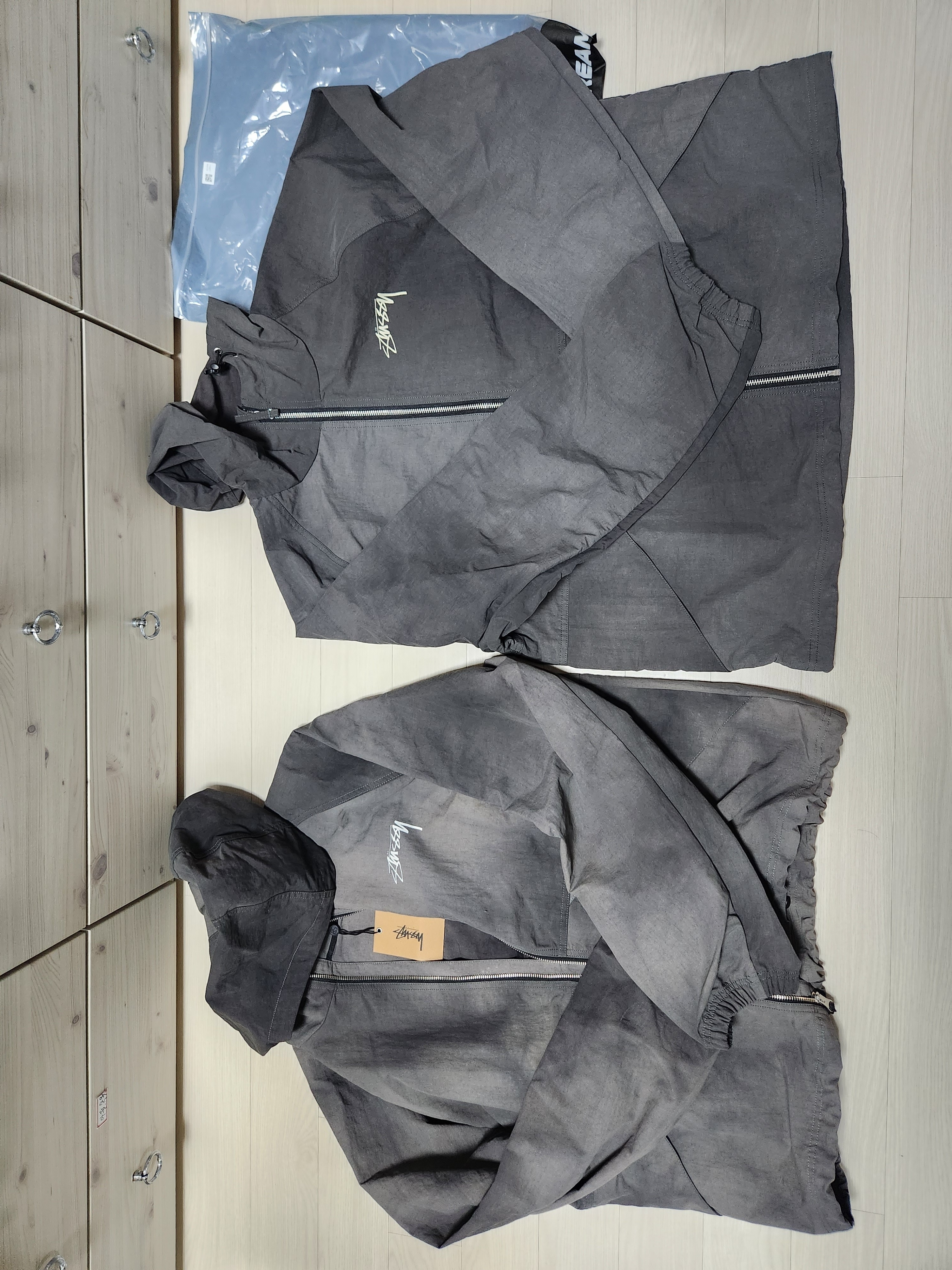 Stussy Wave Dye Beach Shell Jacket Black 착용 스타일