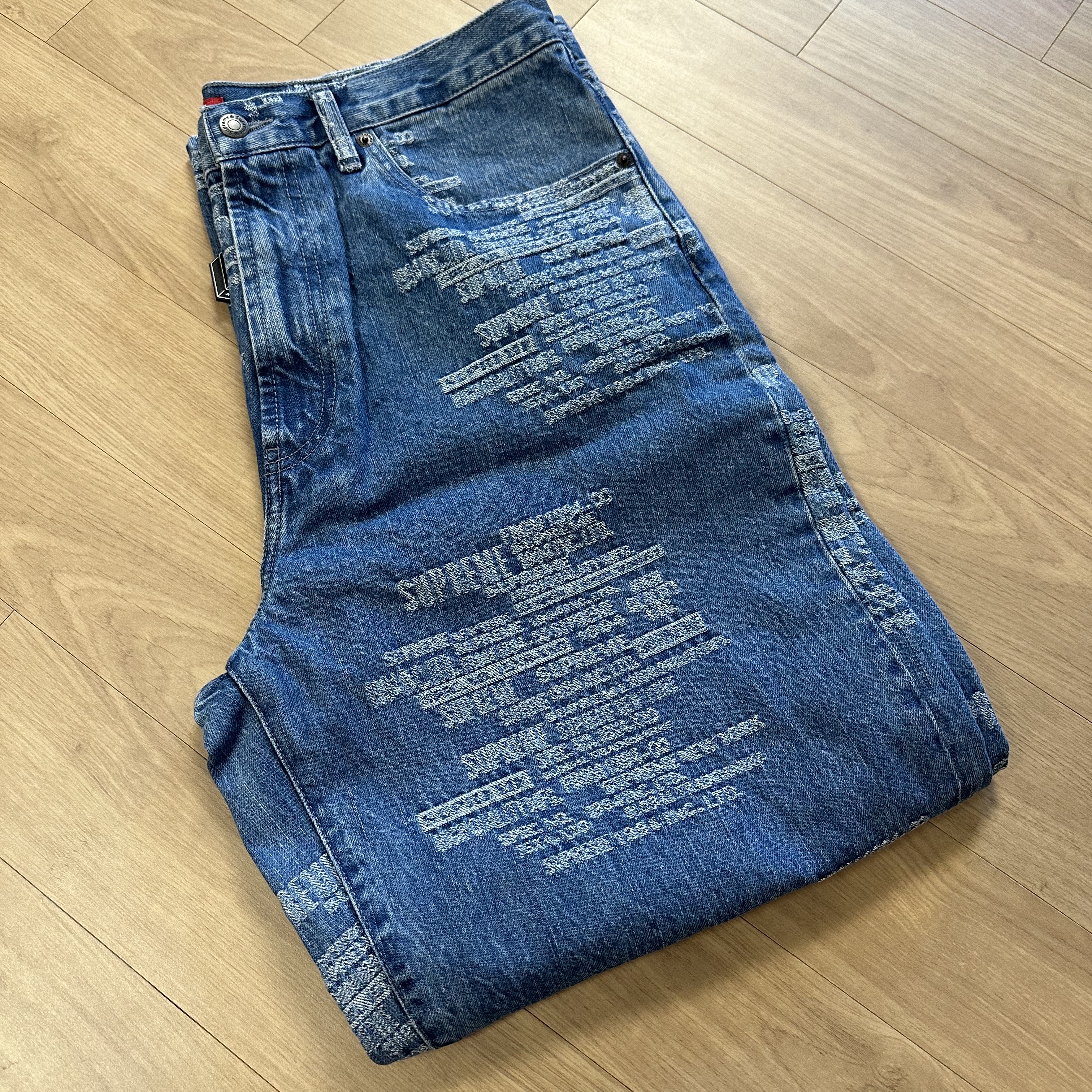 Supreme Trademark Jacquard Baggy Jean Washed Blue - 23SS 착용 스타일 - 1