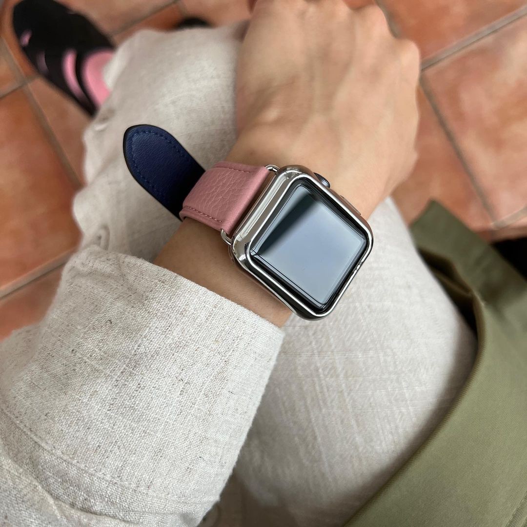 [KREAM 단독] Maison de Sabre The Apple Watch Band Pink Lily, [KREAM 단독] Maison de Sabre The Apple Watch Band Black Caviar 착용 스타일 - 3