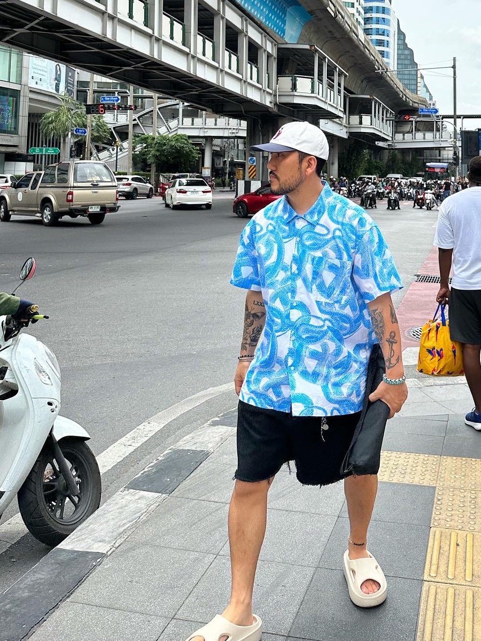 Stussy Vintage S Low Pro Cap Khaki, Axel Arigato Magma Sandal Black 착용 스타일