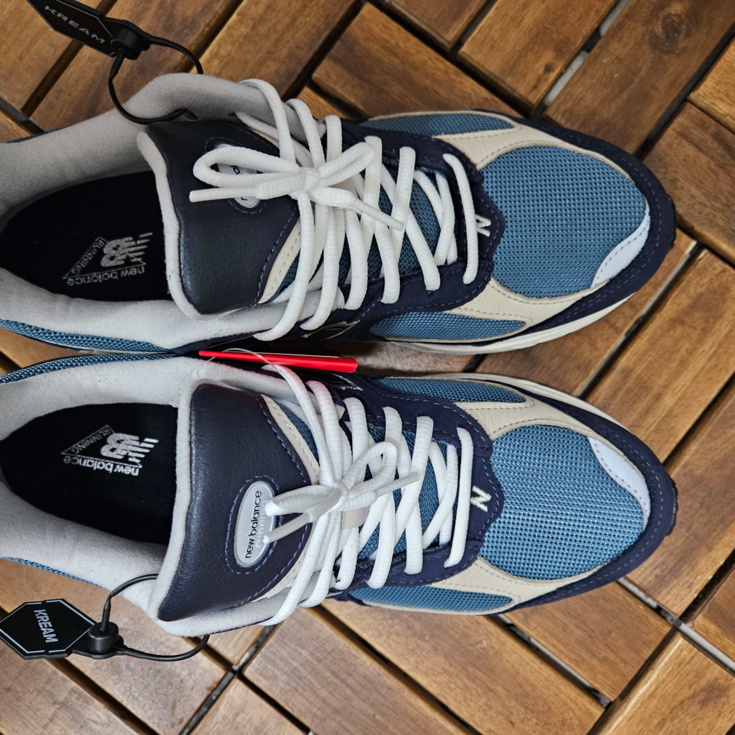 New Balance 2002R Dark Navy 착용 스타일
