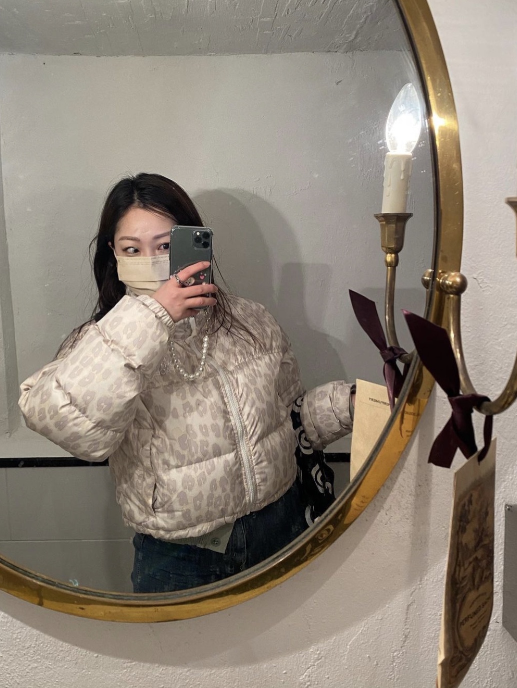 (W) The North Face Print Nuptse Short Jacket Silver Grey Leopard Print, (W) The North Face Print Nuptse Short Jacket Gravity Purple Leopard Print 착용 스타일