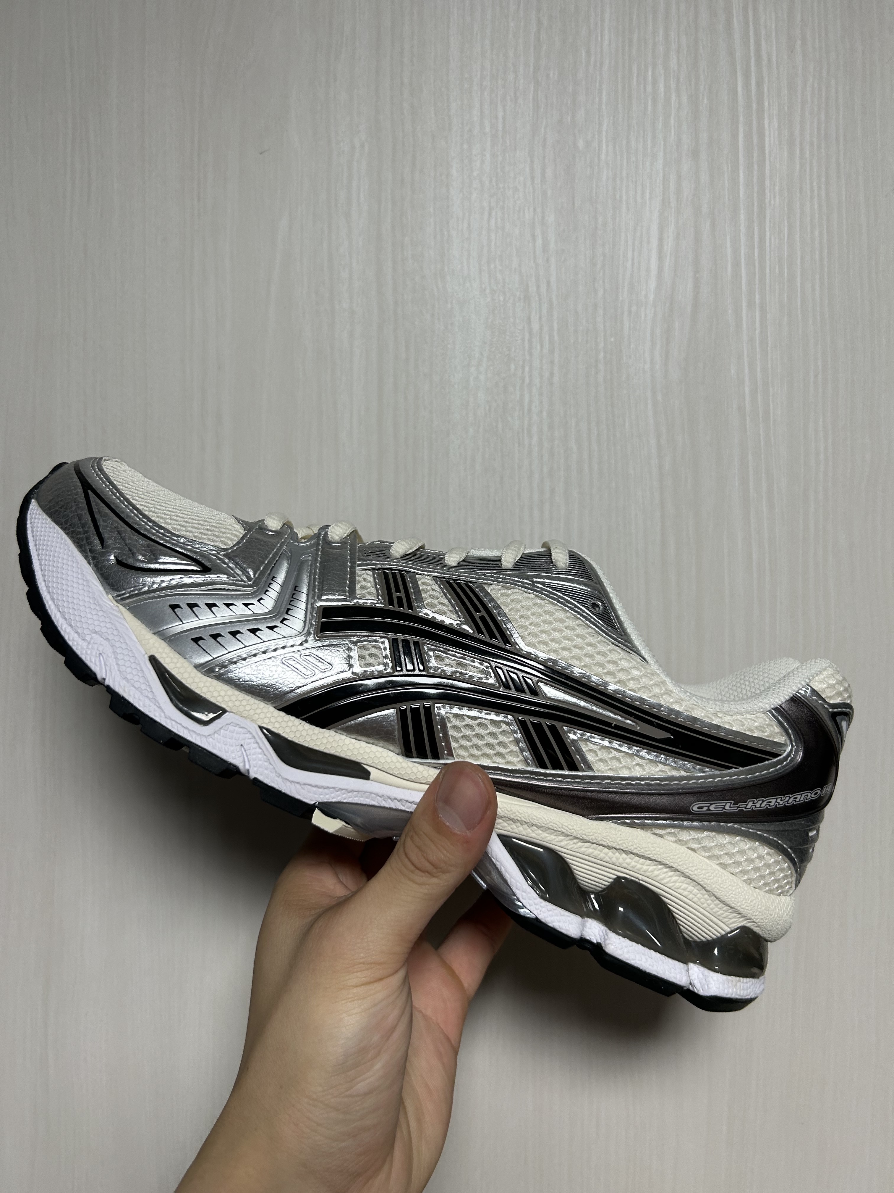 Asics Gel-Kayano 14 Cream Black 착용 스타일