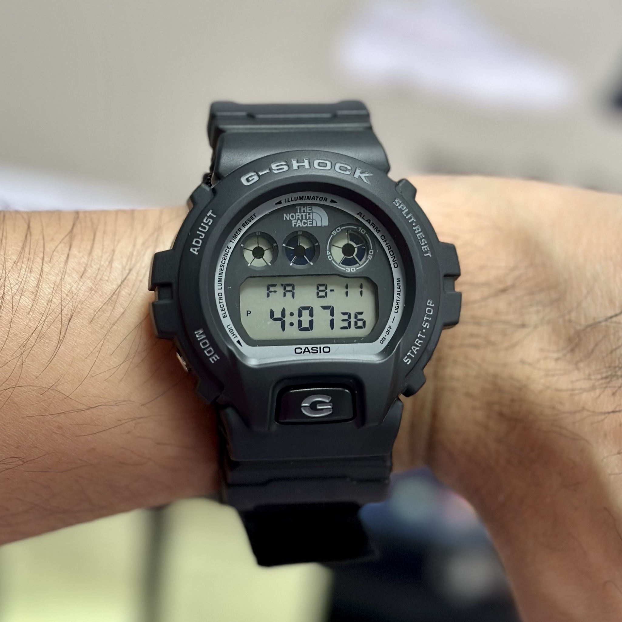 Casio G-Shock x Supreme x The North Face DW-6900 Black 착용 스타일 - 1