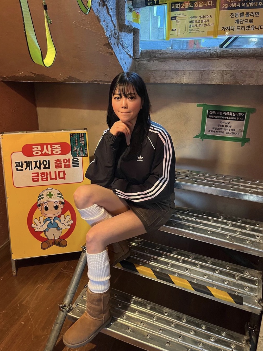 (W) UGG Classic Short II Boots Chestnut, (W) UGG Classic Short II Boots Grey 착용 스타일