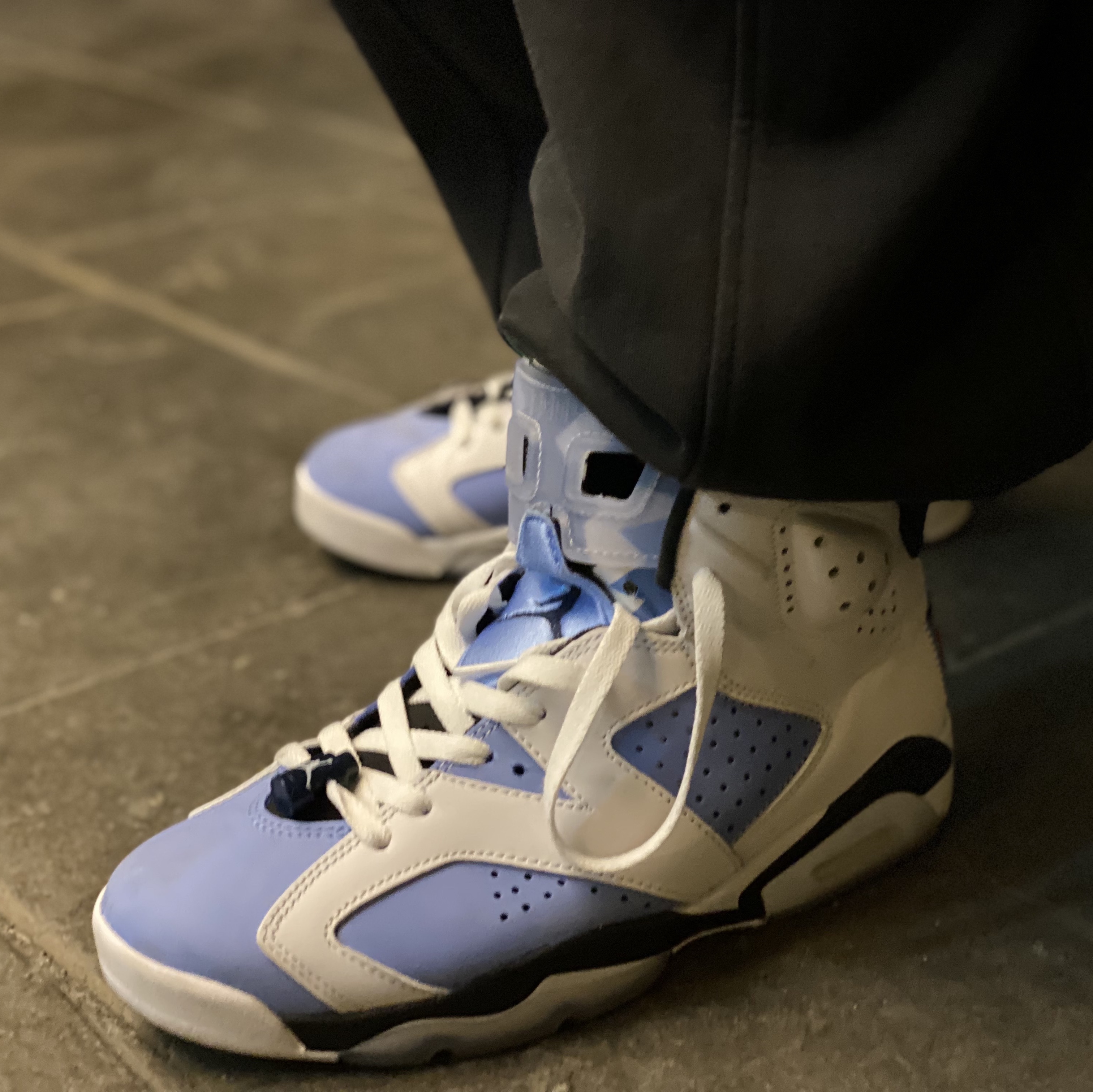 Jordan 6 Retro University Blue 착용 스타일
