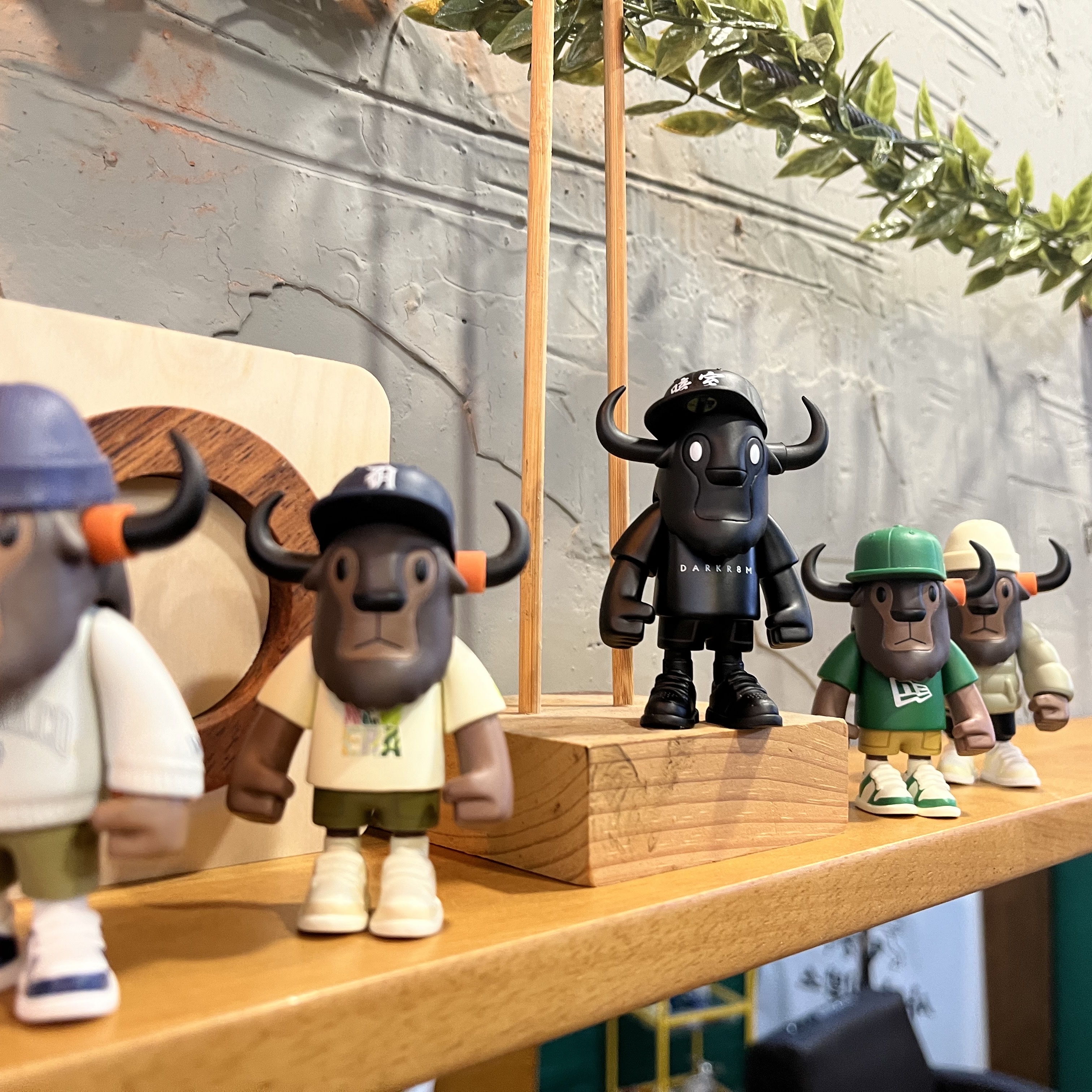 Darkr8m Studio x New Era FFALO Figure Black 착용 스타일 - 2