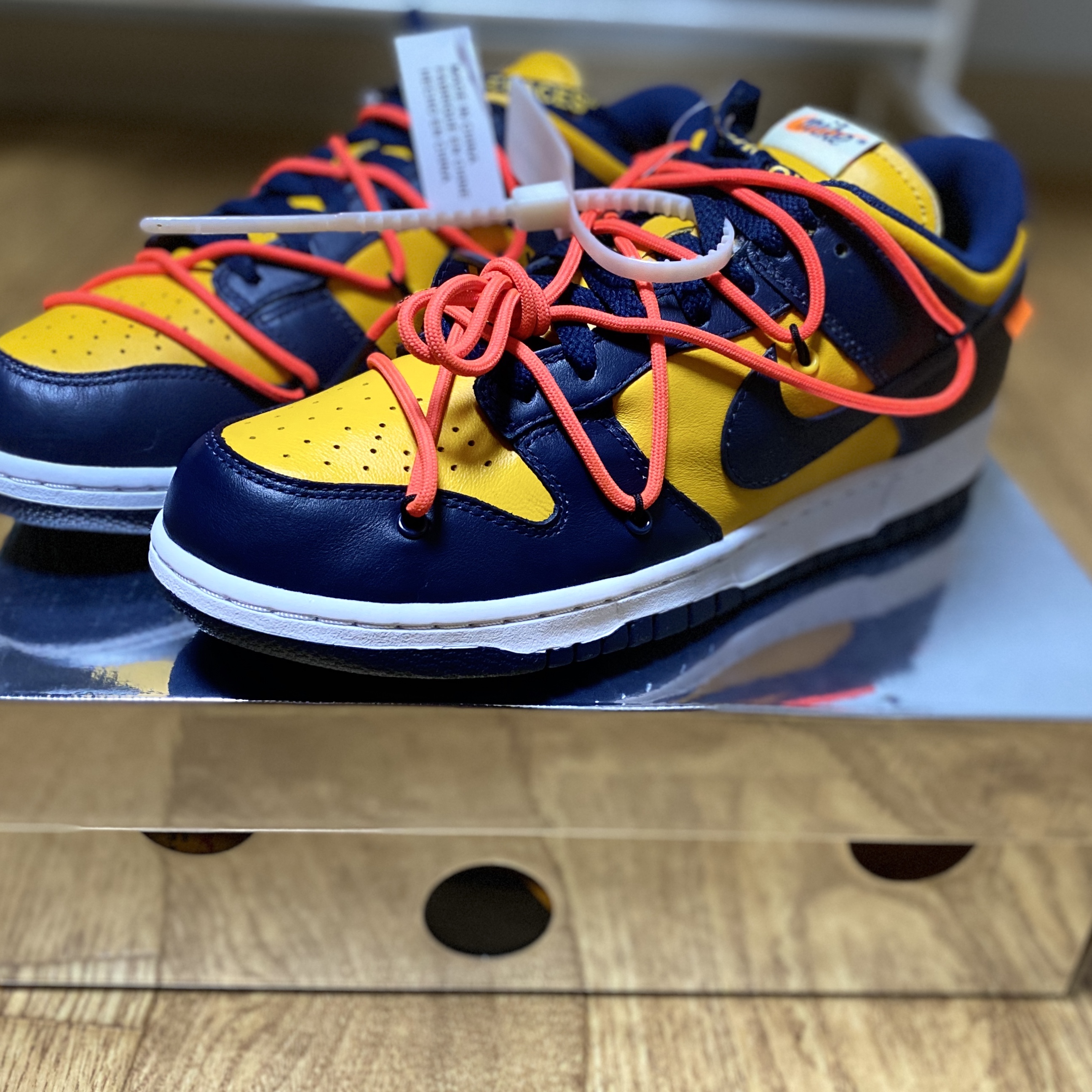 Nike x Peaceminusone Air Force 1 Low Para-Noise, Nike x Off-White Dunk Low University Gold Midnight Navy 착용 스타일 - 2