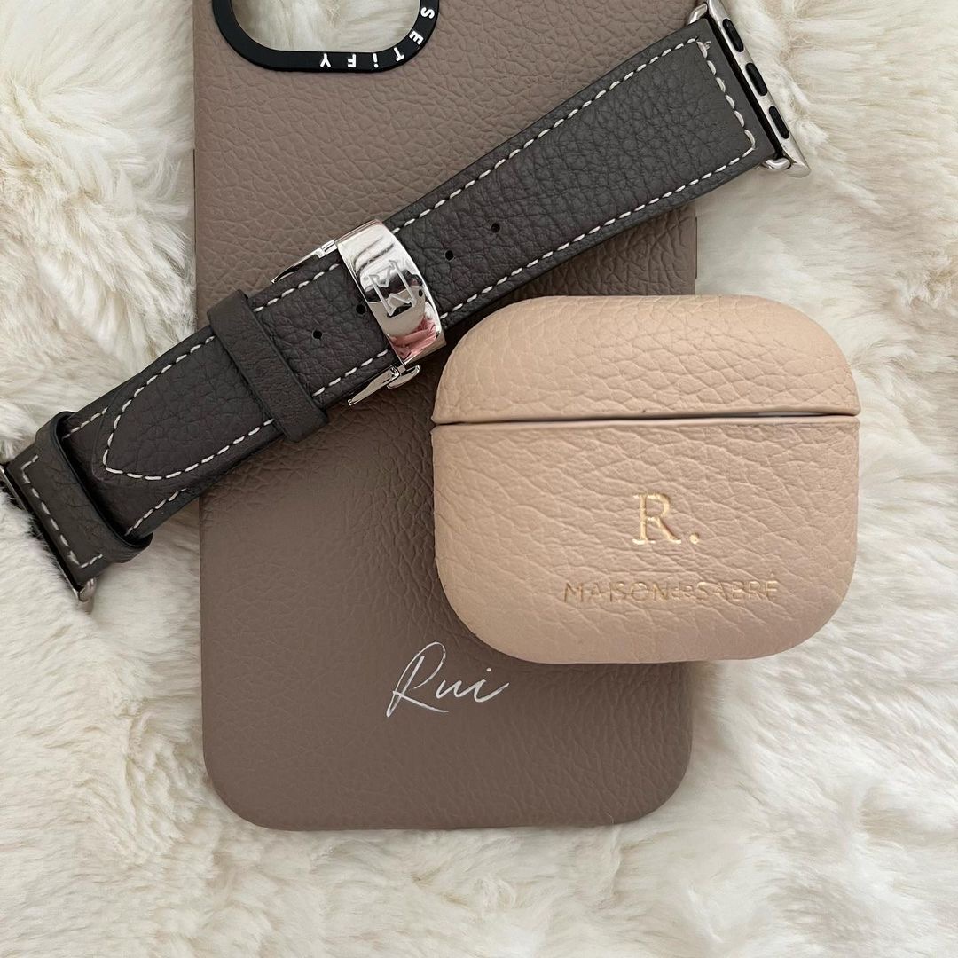 [KREAM 단독] Maison de Sabre The Apple Watch Band Saharan Nude, [KREAM 단독] Maison de Sabre AirPods Case 3 Saharan Nude 착용 스타일