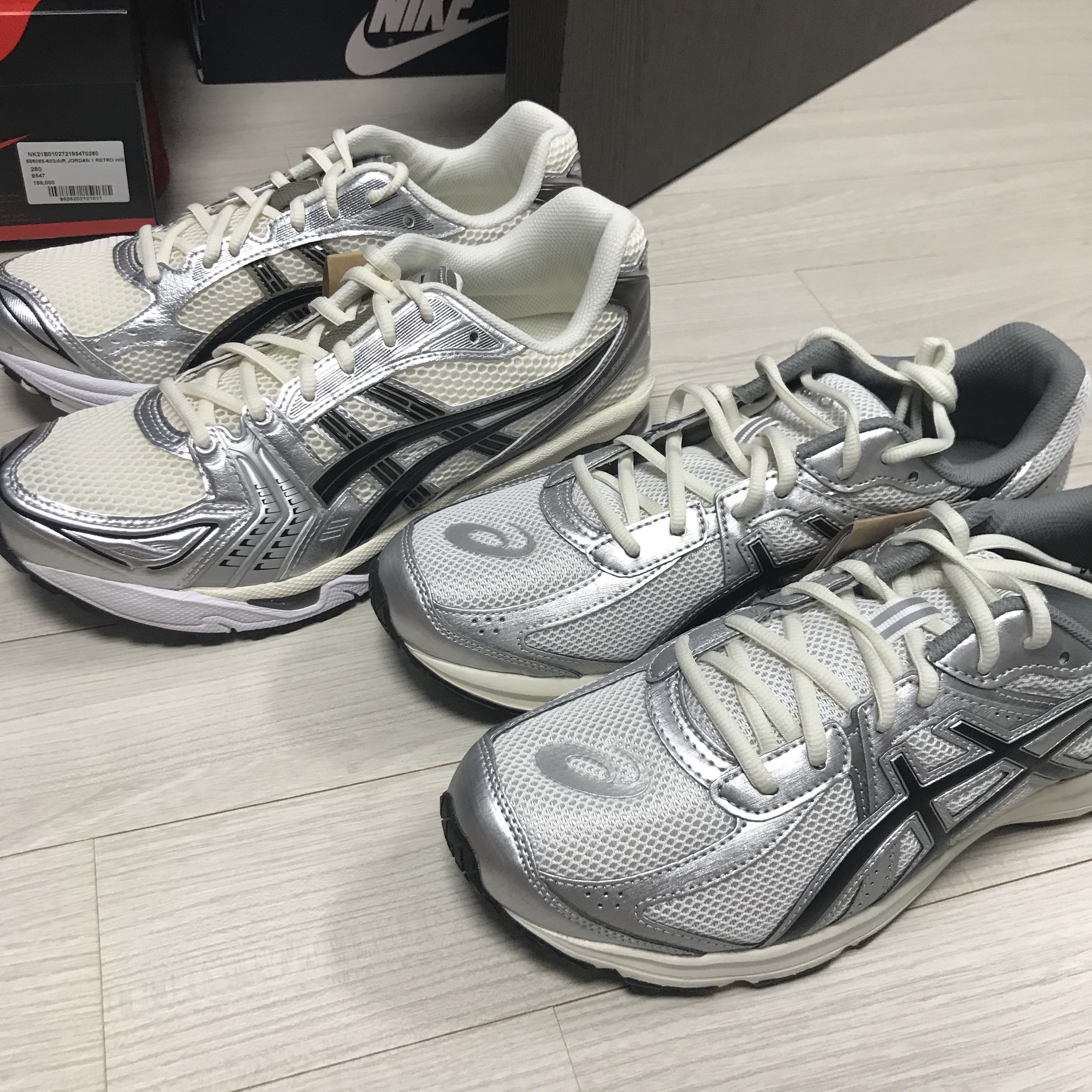 Asics Gel-Kayano 14 Cream Black, Asics Jog 100 S White Black - 2E Wide 착용 스타일
