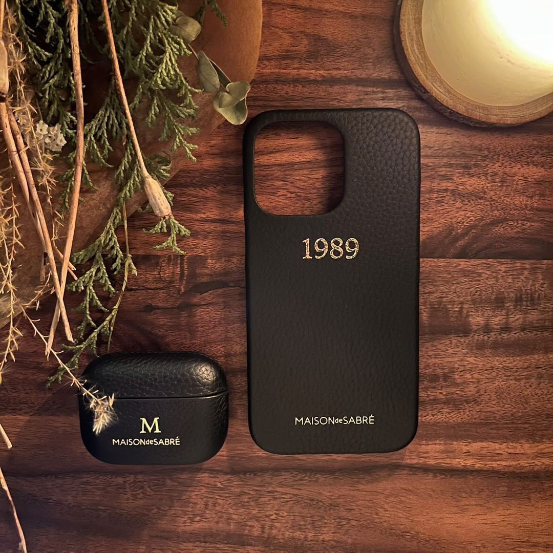 [KREAM 단독] Maison de Sabre iphone Case 13 Black Caviar, [KREAM 단독] Maison de Sabre iphone Case 14 Black Caviar 착용 스타일