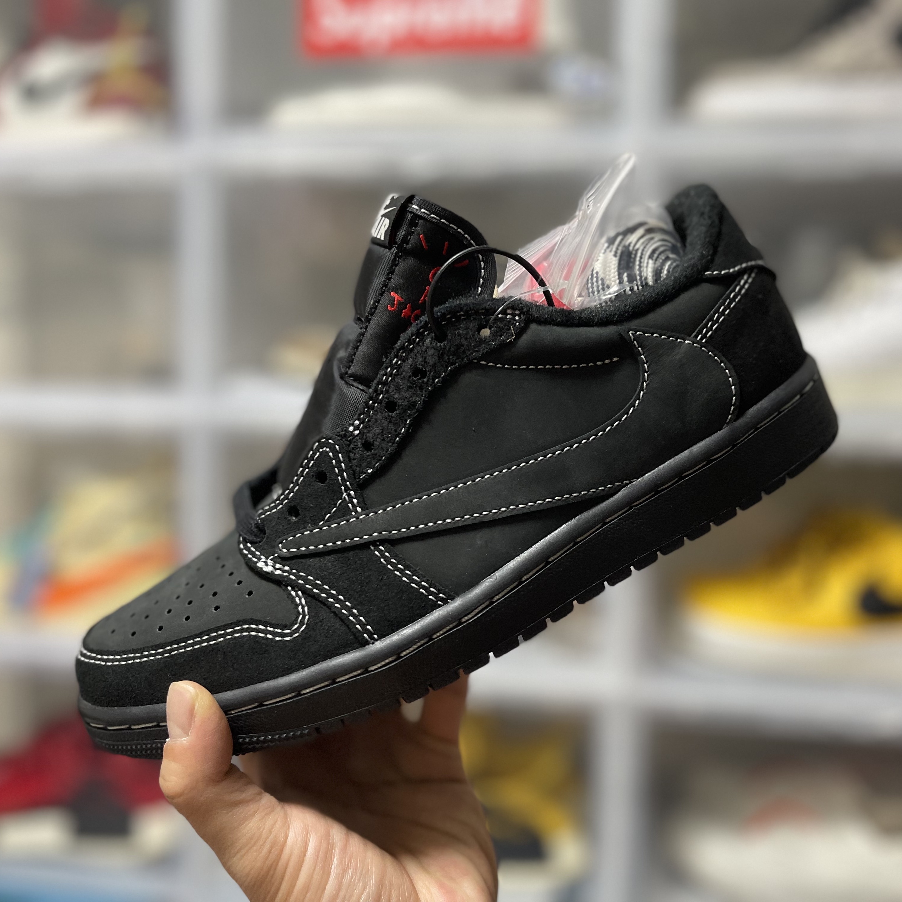 Jordan 1 x Travis Scott Retro Low OG SP Black Phantom 착용 스타일 - 1