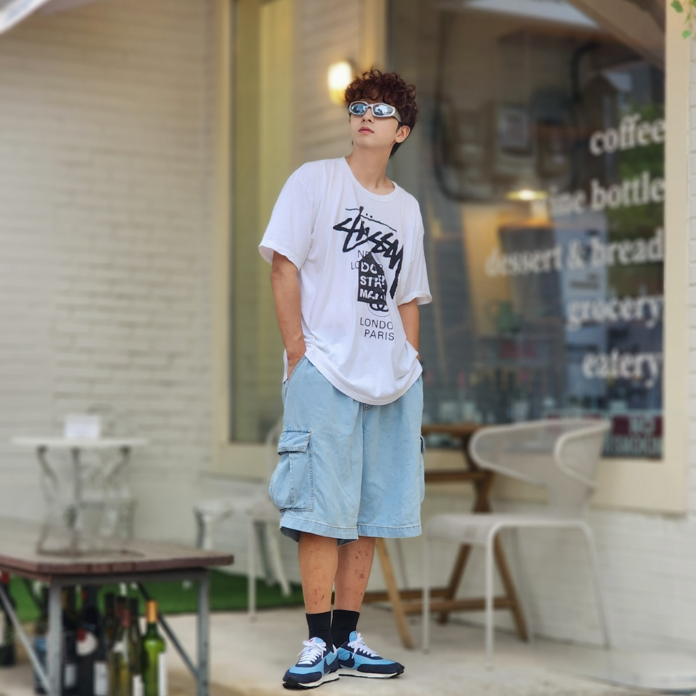 Stussy DSM World Tour T-Shirt White, Nike Daybreak Light Armory Blue 착용 스타일 - 3
