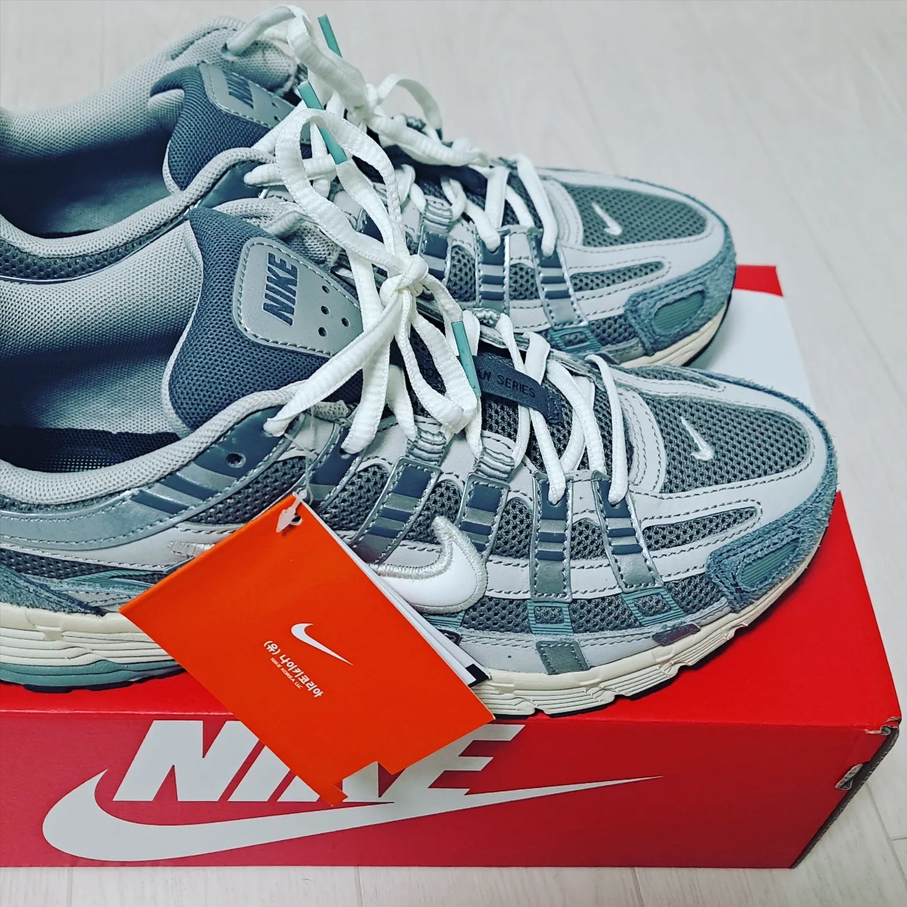 Nike P-6000 Flat Pewter Light Iron Ore 착용 스타일