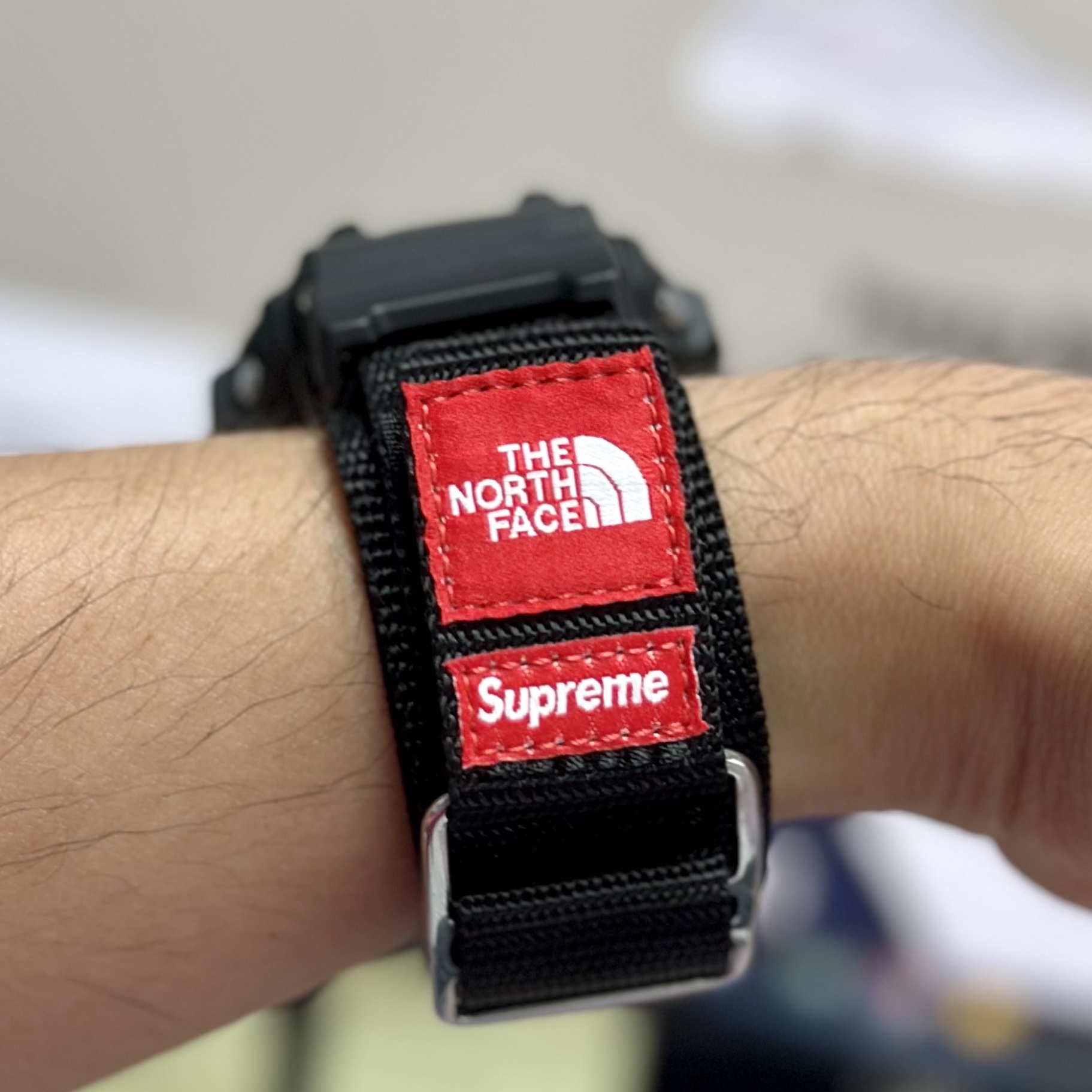 Casio G-Shock x Supreme x The North Face DW-6900 Black 착용 스타일 - 2