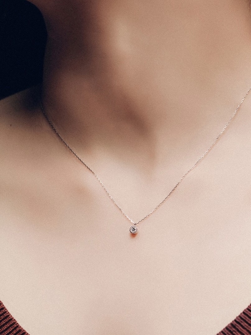 Miko Women Jenifer 0.1 Carat Si2 Diamond Necklace White Gold 착용 스타일
