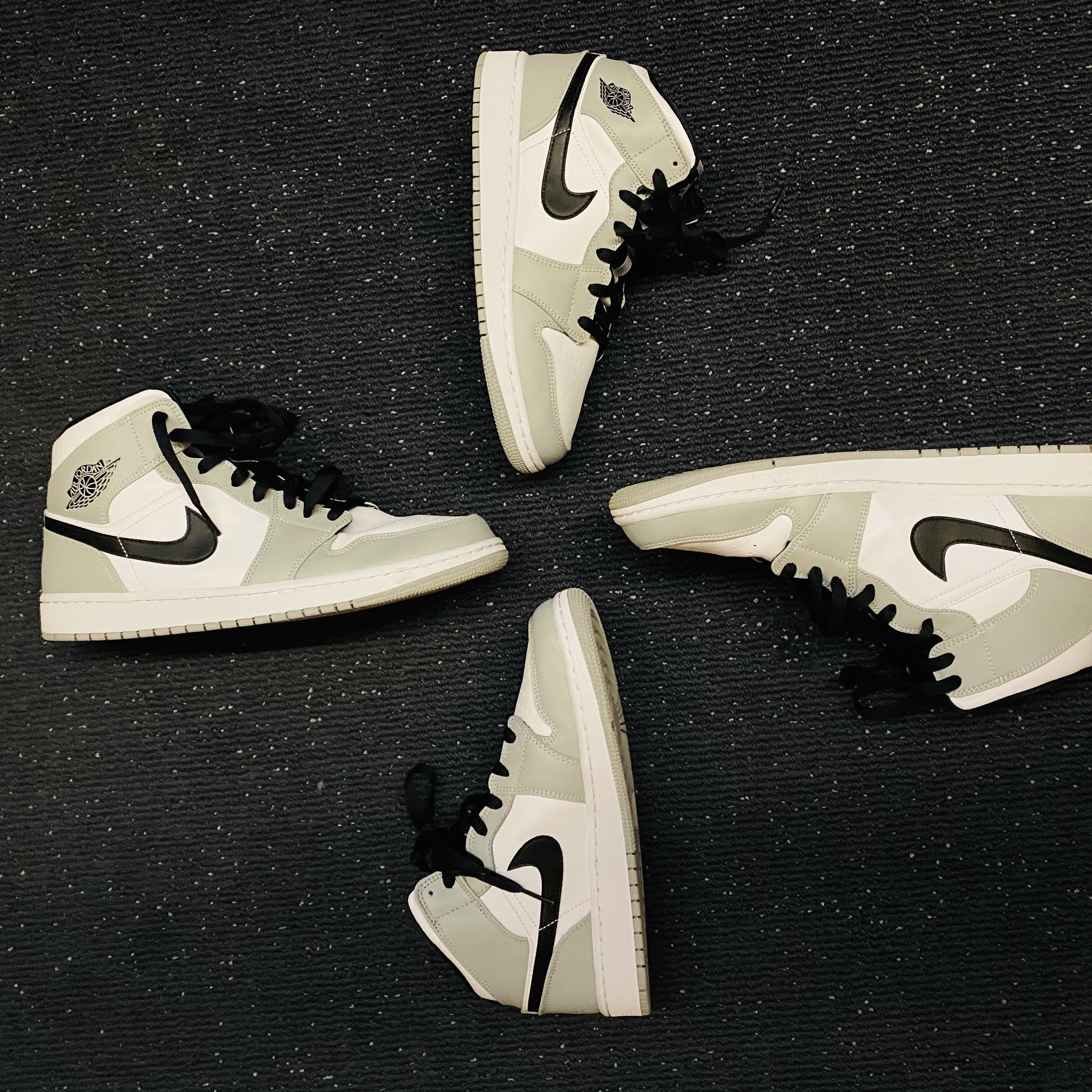 Jordan 1 Mid Light Smoke Grey 착용 스타일 - 2