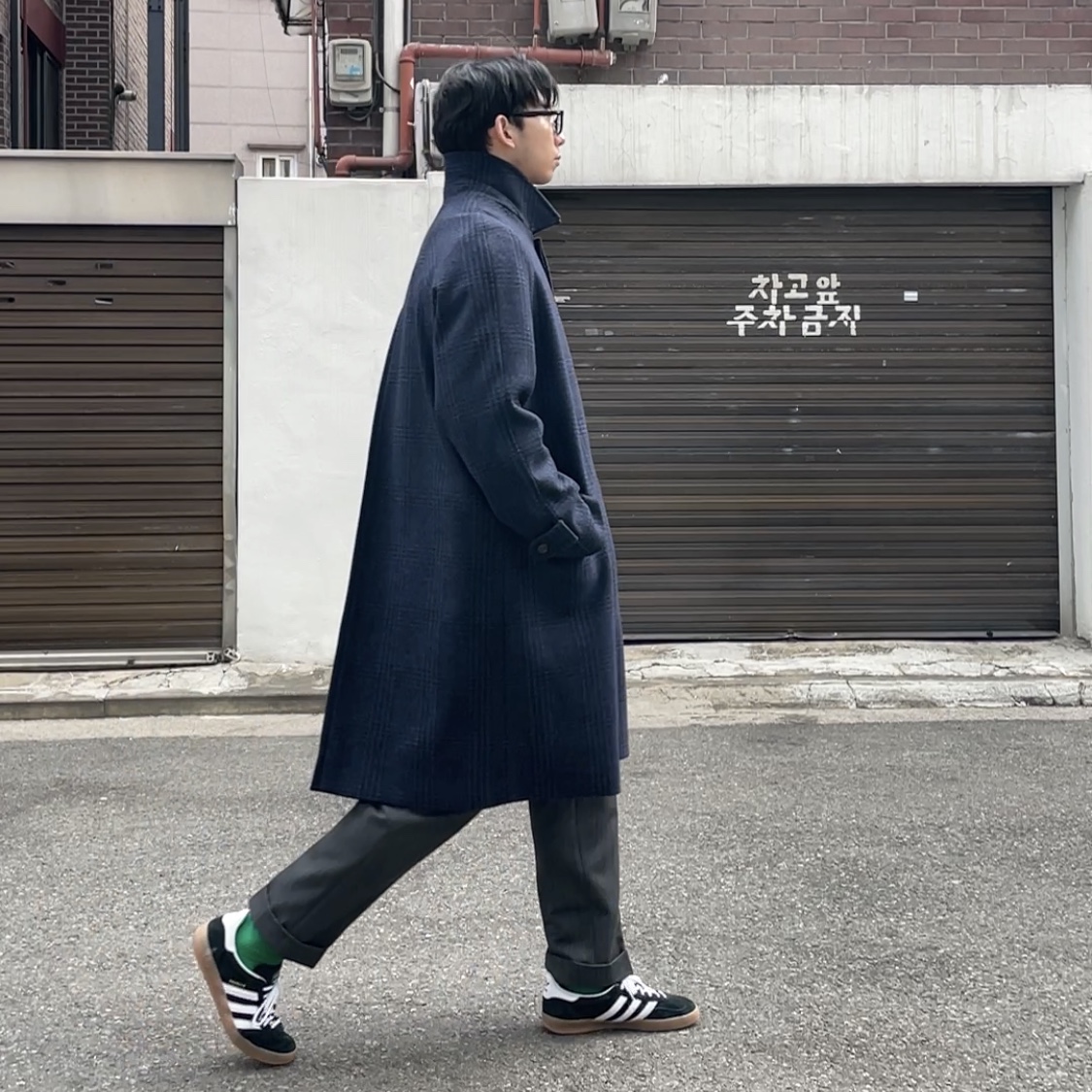 Adidas Gazelle Indoor Core Black 착용 스타일