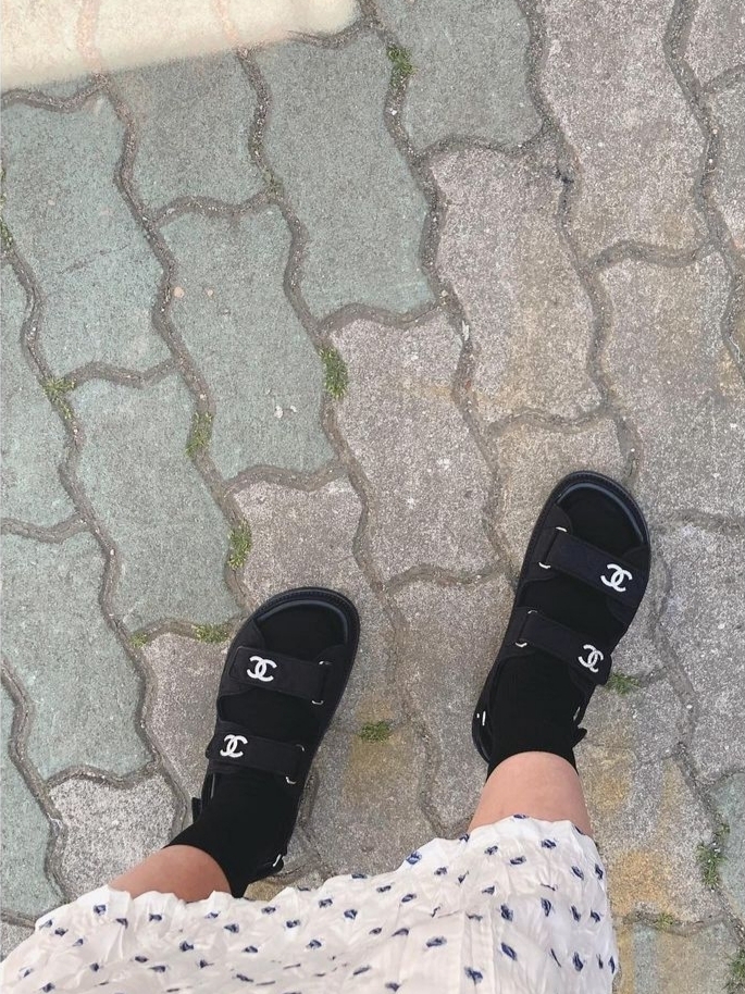 (W) Chanel Sandals Mixed Fibers & Black 착용 스타일