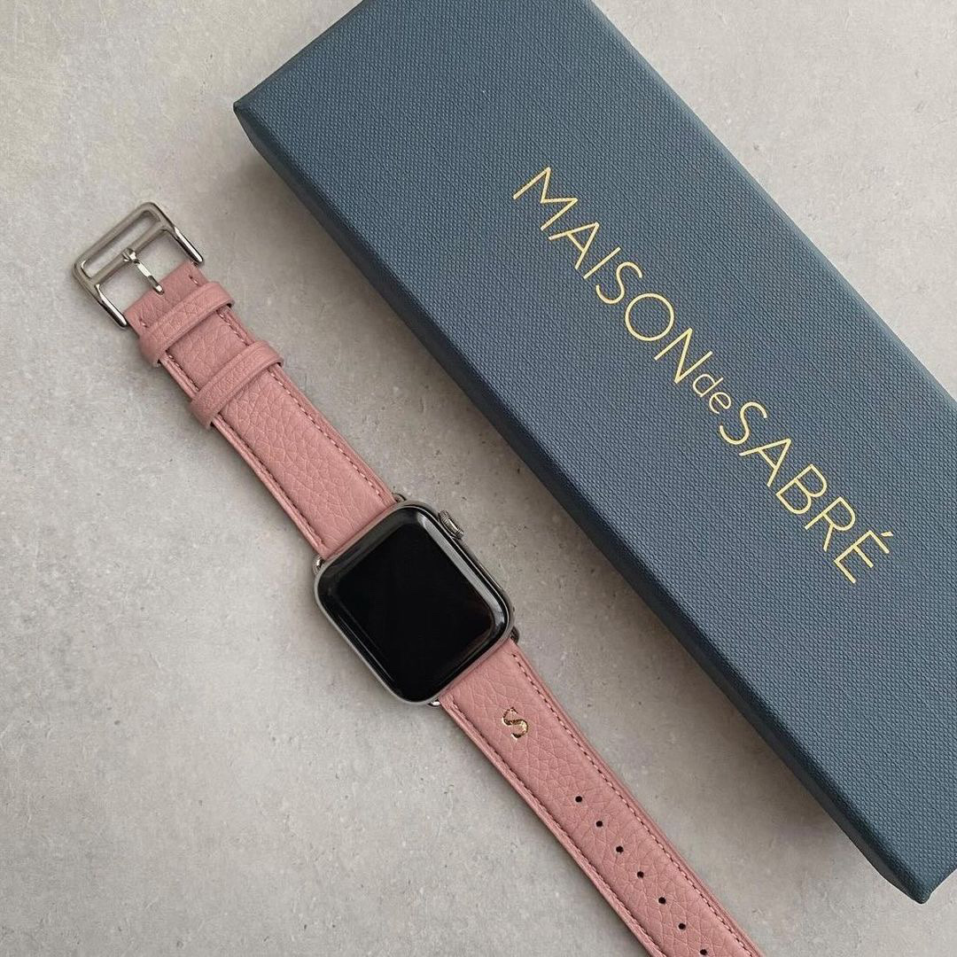 [KREAM 단독] Maison de Sabre The Apple Watch Band Pink Lily 착용 스타일 - 2