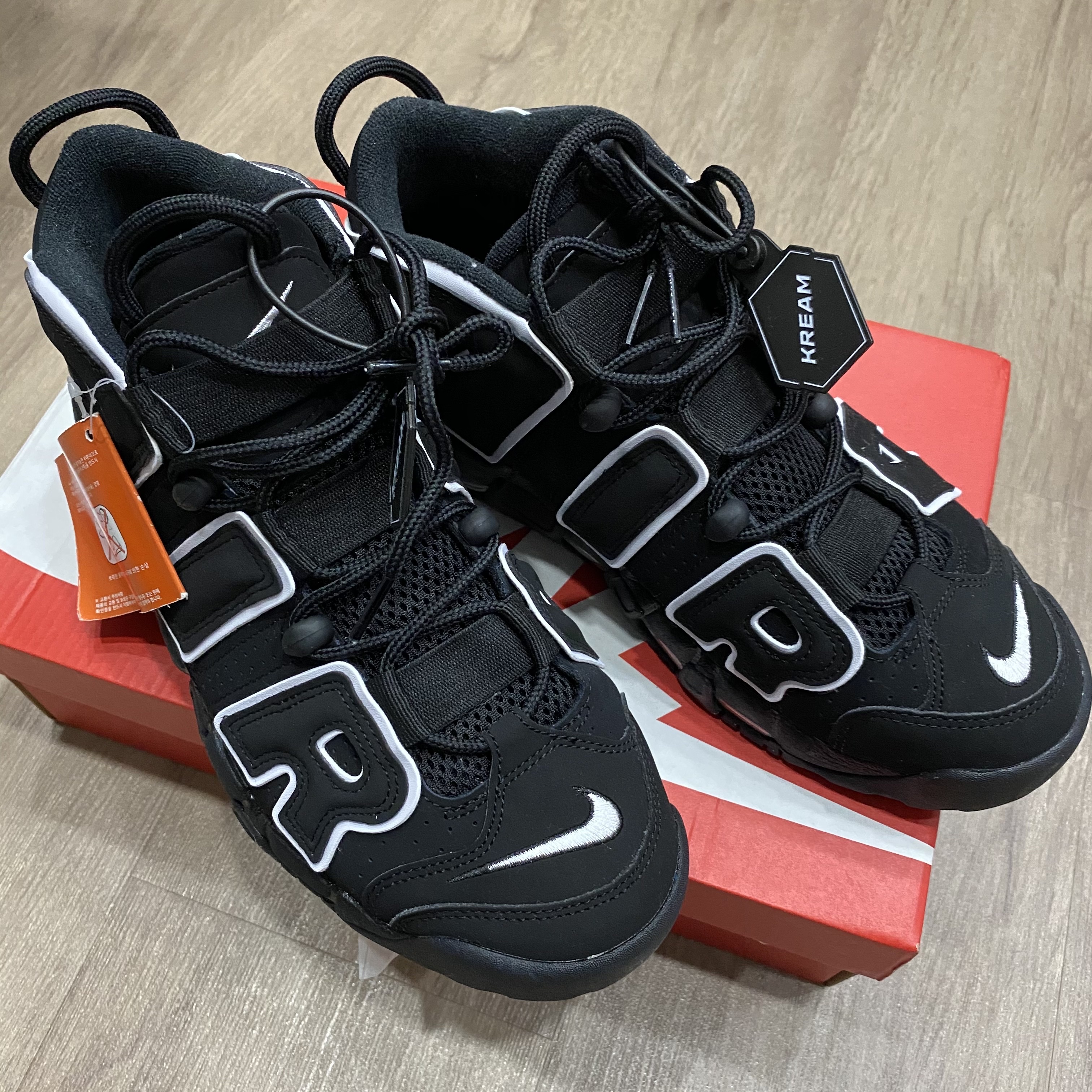 Nike Air More Uptempo Black White 2020 착용 스타일