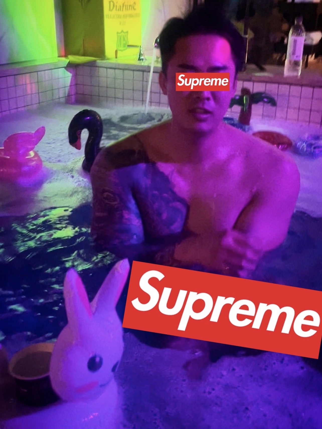 Supreme Flames Jacquard Denim Camp Cap Washed Indigo - 23SS, Supreme Flames Jacquard Baggy Denim Shorts Washed Indigo - 23SS 착용 스타일 - 5