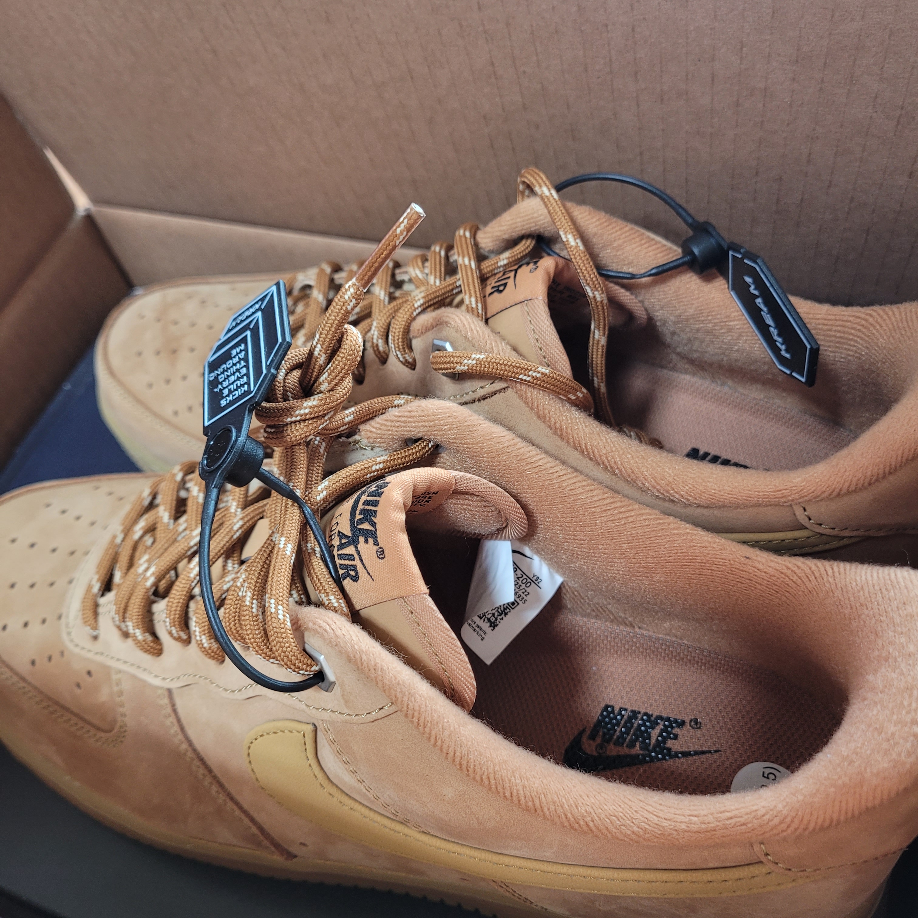 Nike Air Force 1 '07 WB Flax 착용 스타일