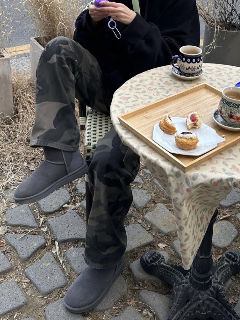 (W) UGG Classic Mini II Boots Grey, (W) UGG Classic Mini II Boots Chestnut 착용 스타일