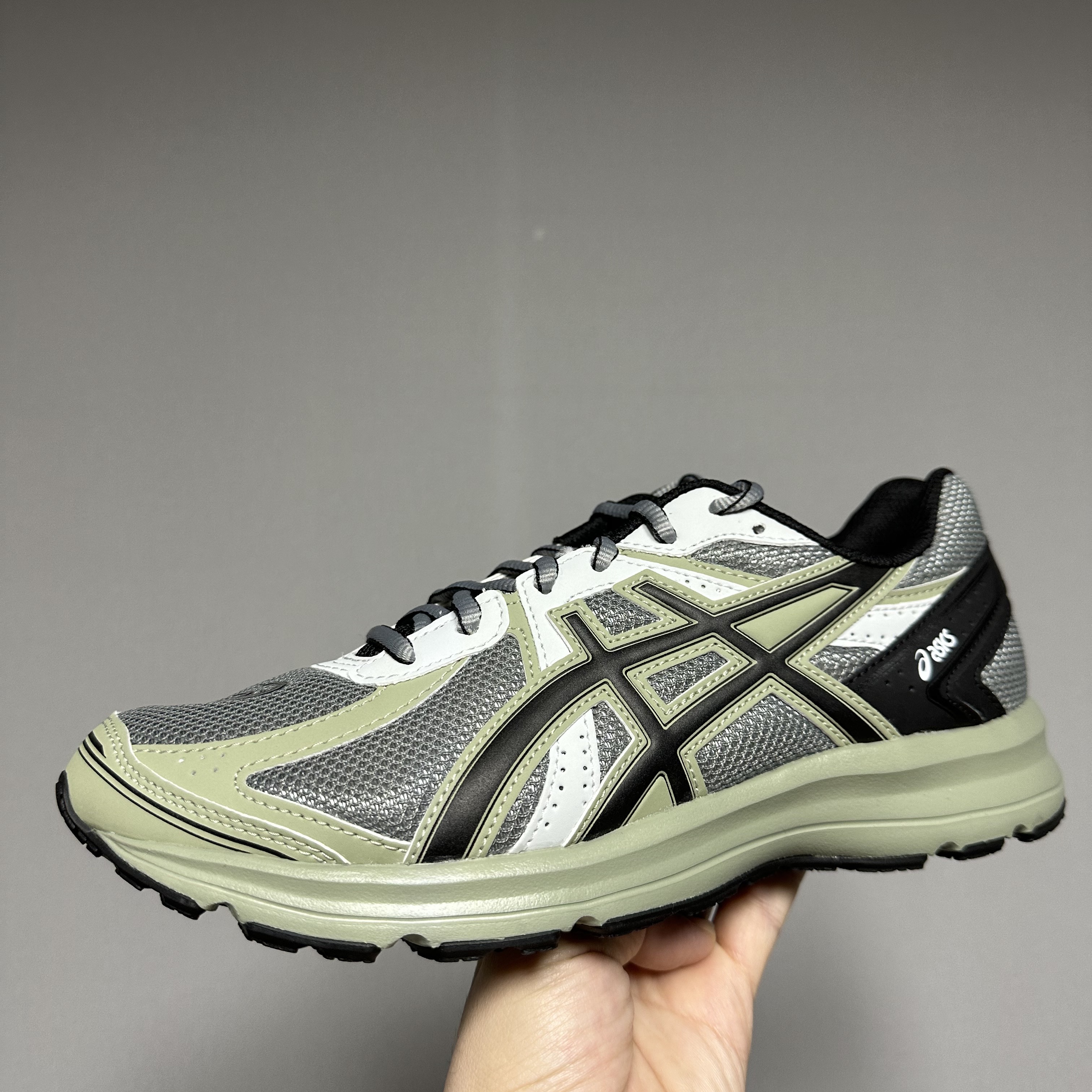 Asics Jog 100 S Sheet Rock - 2E Wide 착용 스타일 - 1