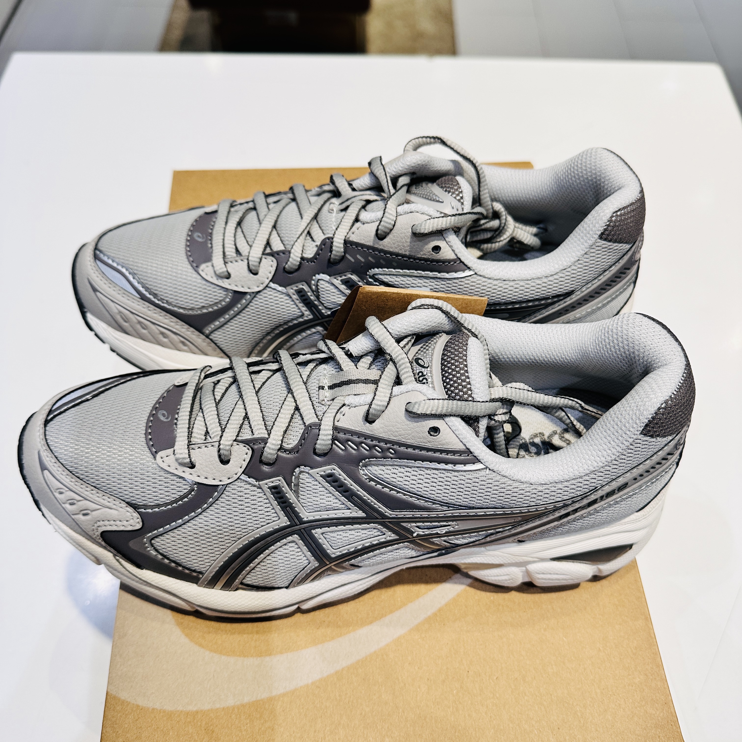 Asics GT-2160 Oyster Grey Carbon 착용 스타일 - 2