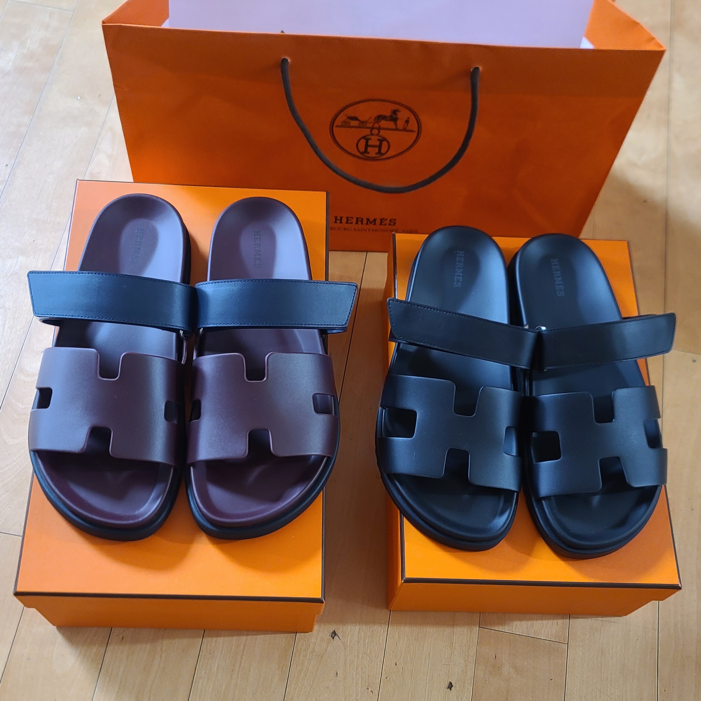 (W) Hermes Chypre Sandal Calfskin & Noir 착용 스타일 - 1