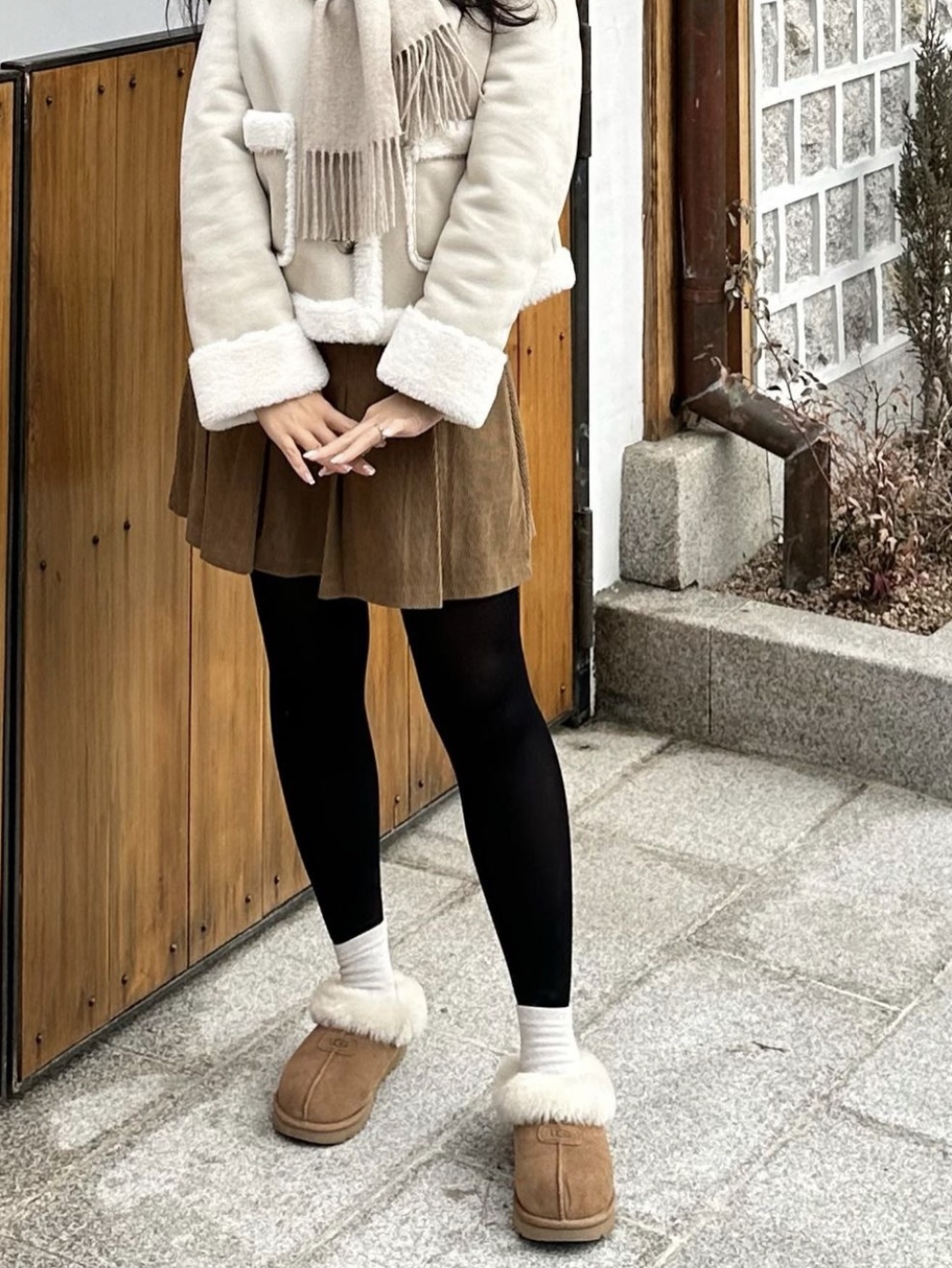 (W) UGG Tazzette Slipper Chestnut 착용 스타일