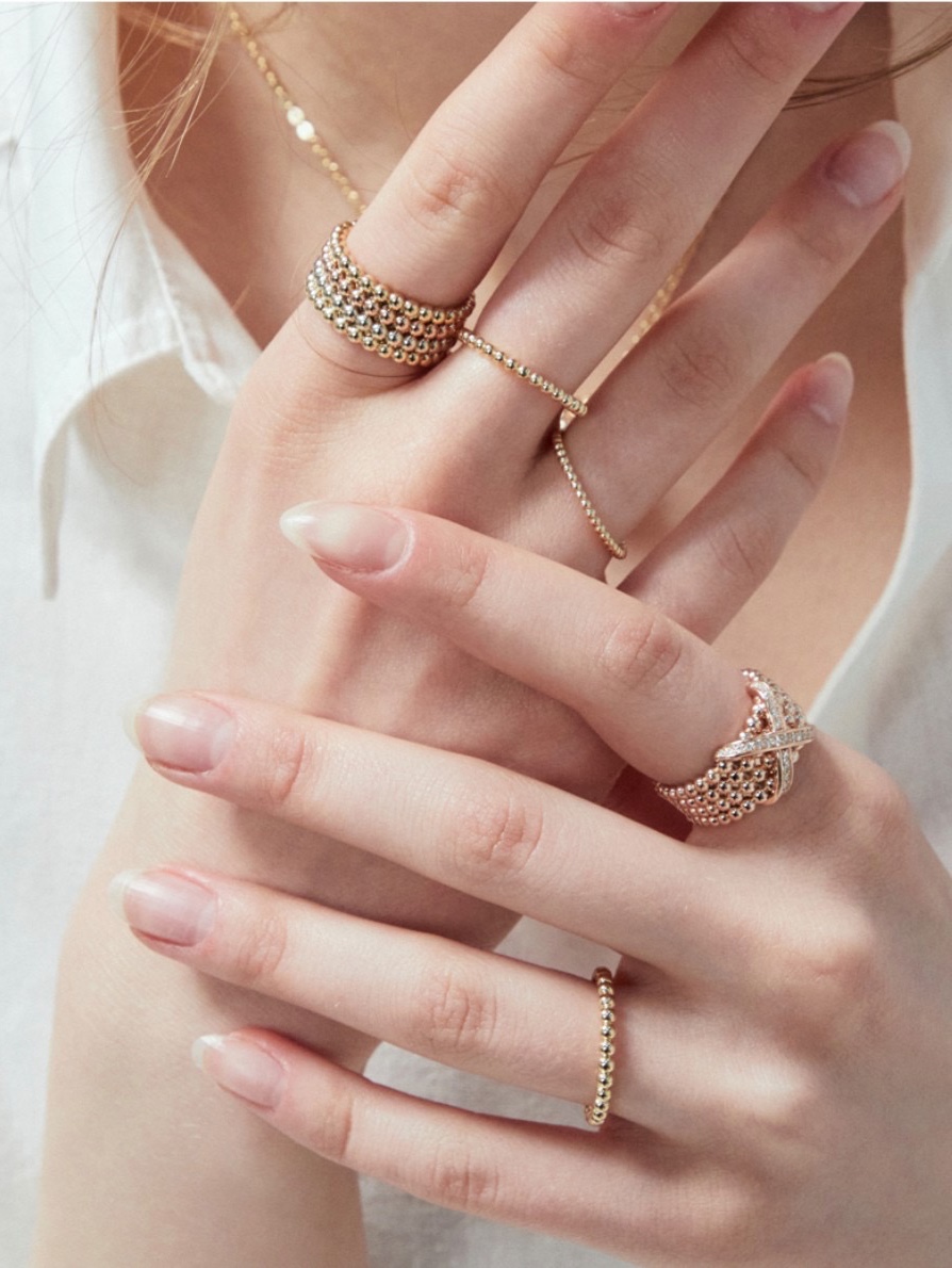 Miko Women Vasty Biz M Ring Yellow Gold 착용 스타일