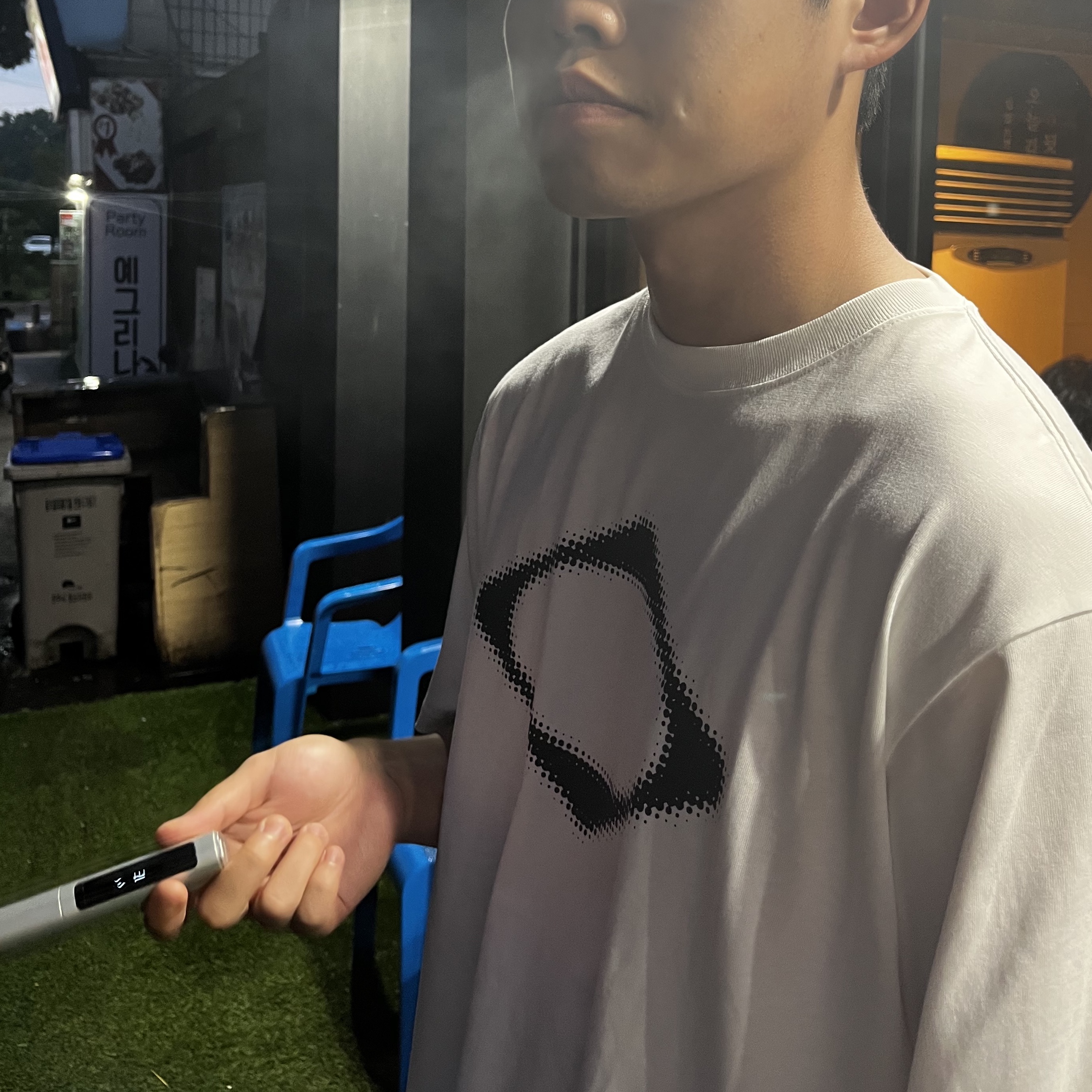 (W) Mischief Rhombus Blur T-Shirt Basic White 착용 스타일