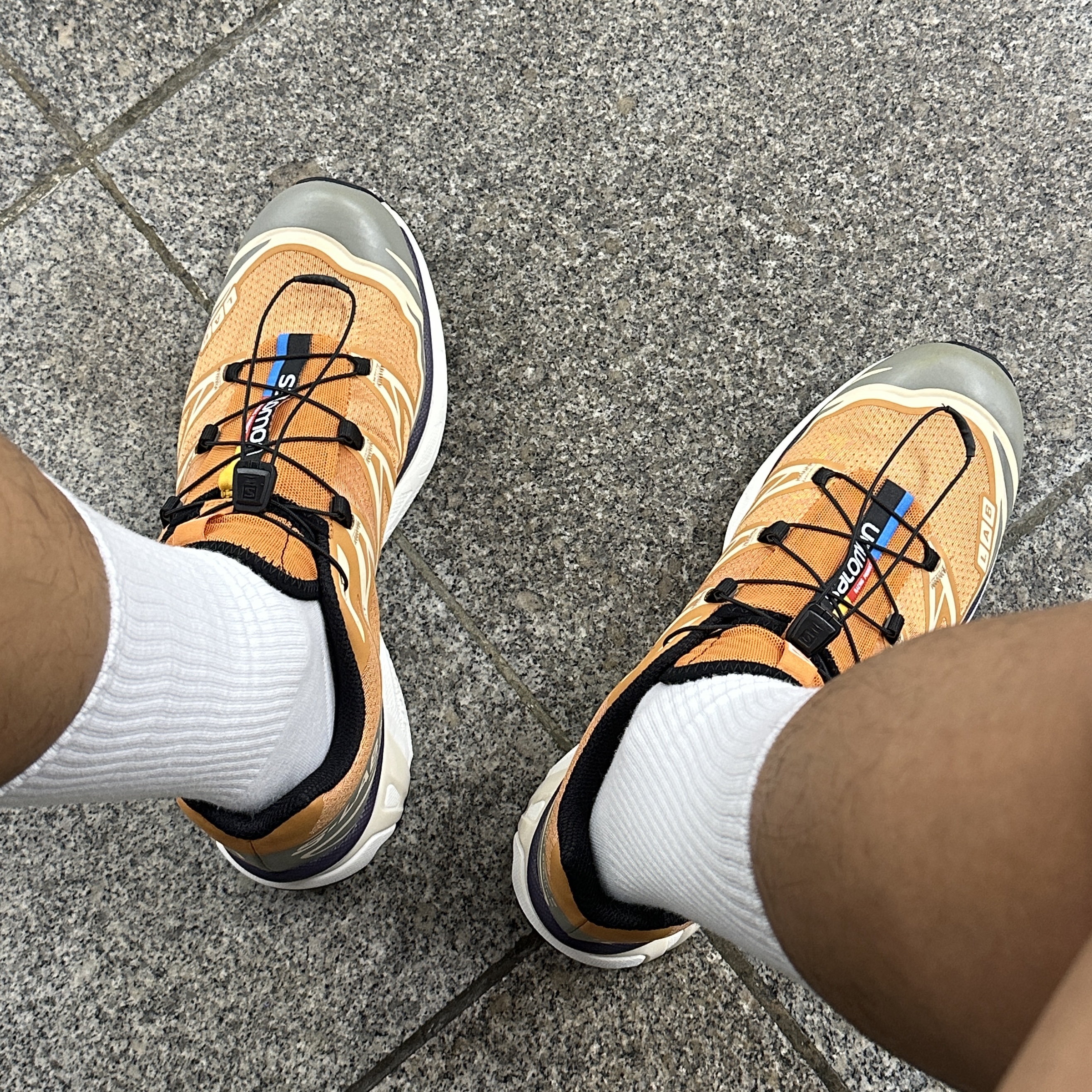 Salomon XT-6 Apricot Buff 착용 스타일
