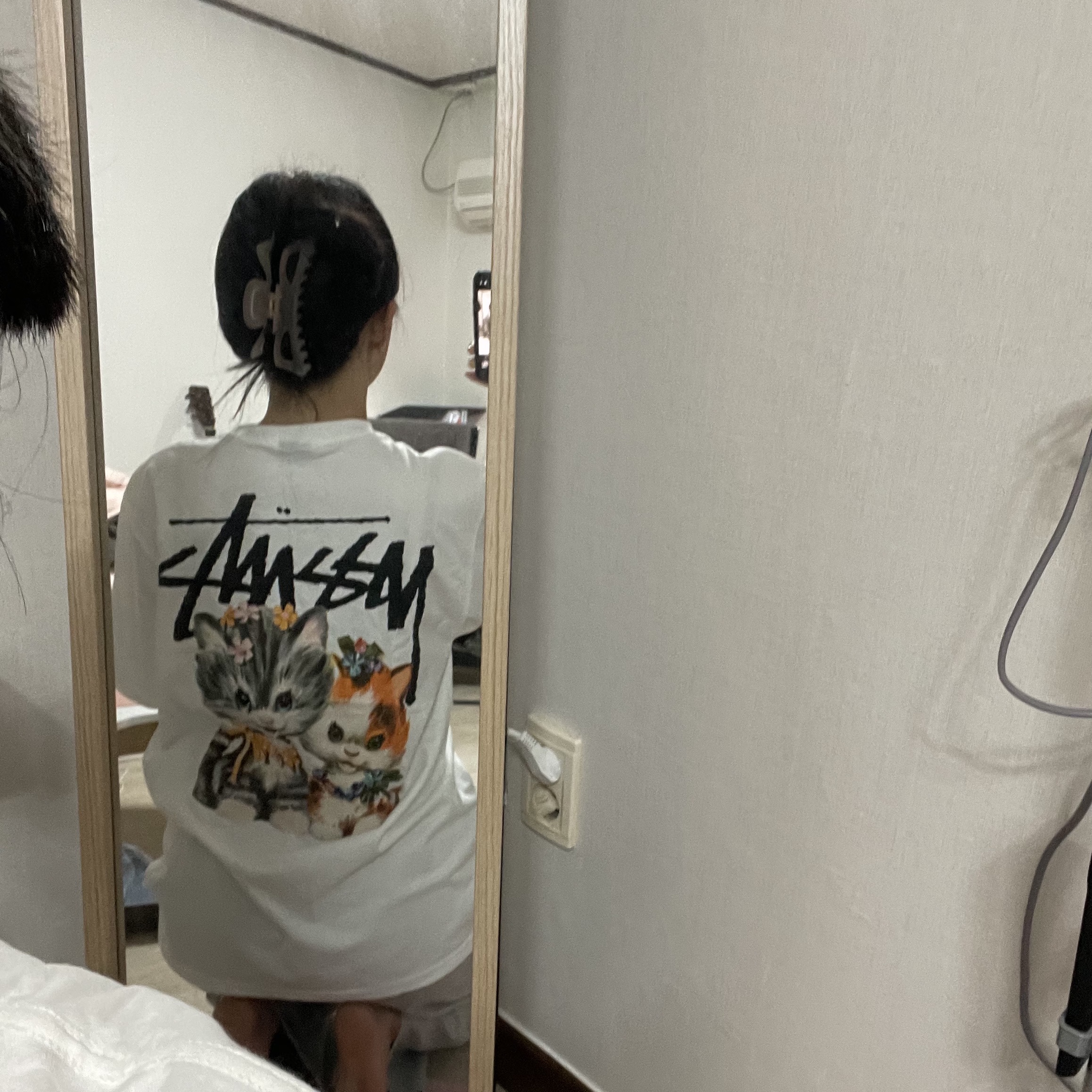 Stussy Kittens T-Shirt White 착용 스타일 - 1